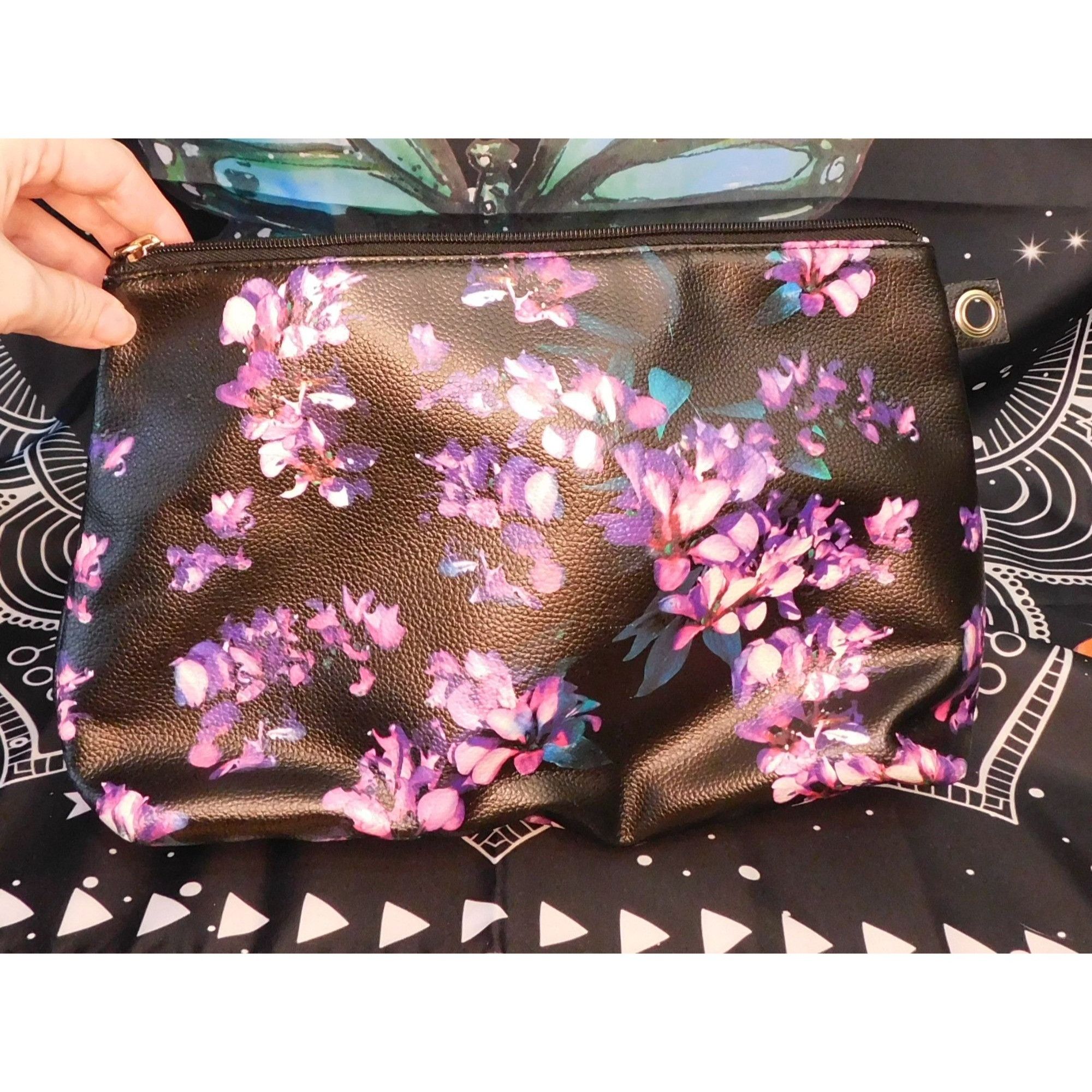 Victoria's Secret Victoria's Secret Black Floral Makeup Bag Size ONE SIZE - 4 Thumbnail