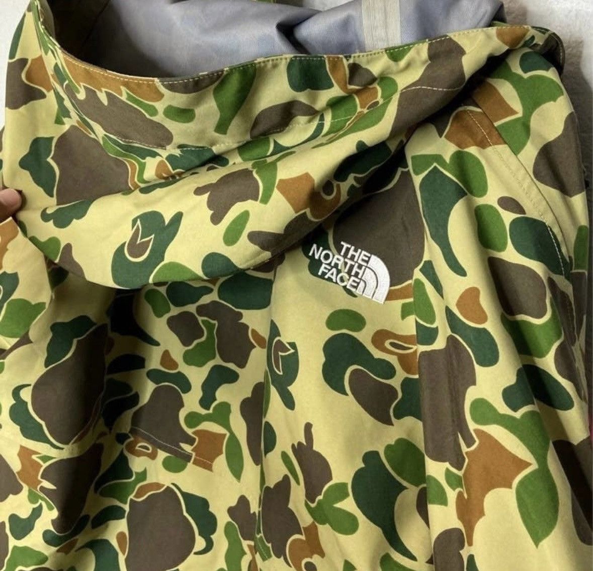 Supreme × The North Face Supreme x The North Face Duck Camo Expedition Pullover sz M Size US M / EU 48-50 / 2 - 8 Thumbnail