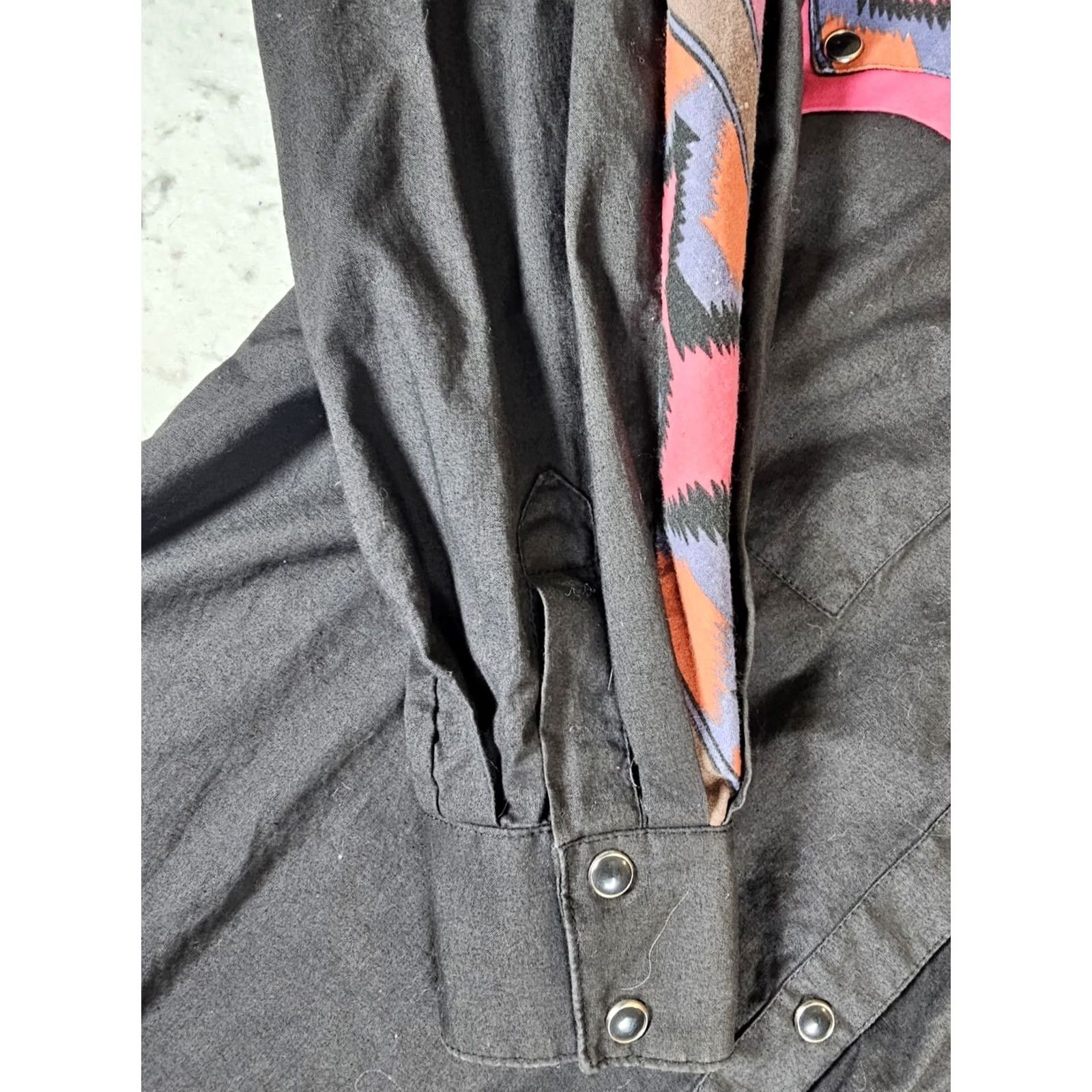 Vintage VINTAGE Trisha DeHall Shirt Western Cowboy Pearl Snap Black & Aztec L Size L / US 10 / IT 46 - 6 Thumbnail