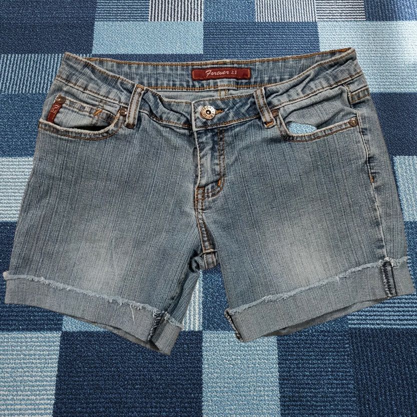 Forever 21 Forever 21 Shorts Denim Blue Boyfriend Low Rise Zip Cuffed 7 Women Size 7 Casual Summer Womens Size 26" / US 2 / IT 38 - 1 Thumbnail
