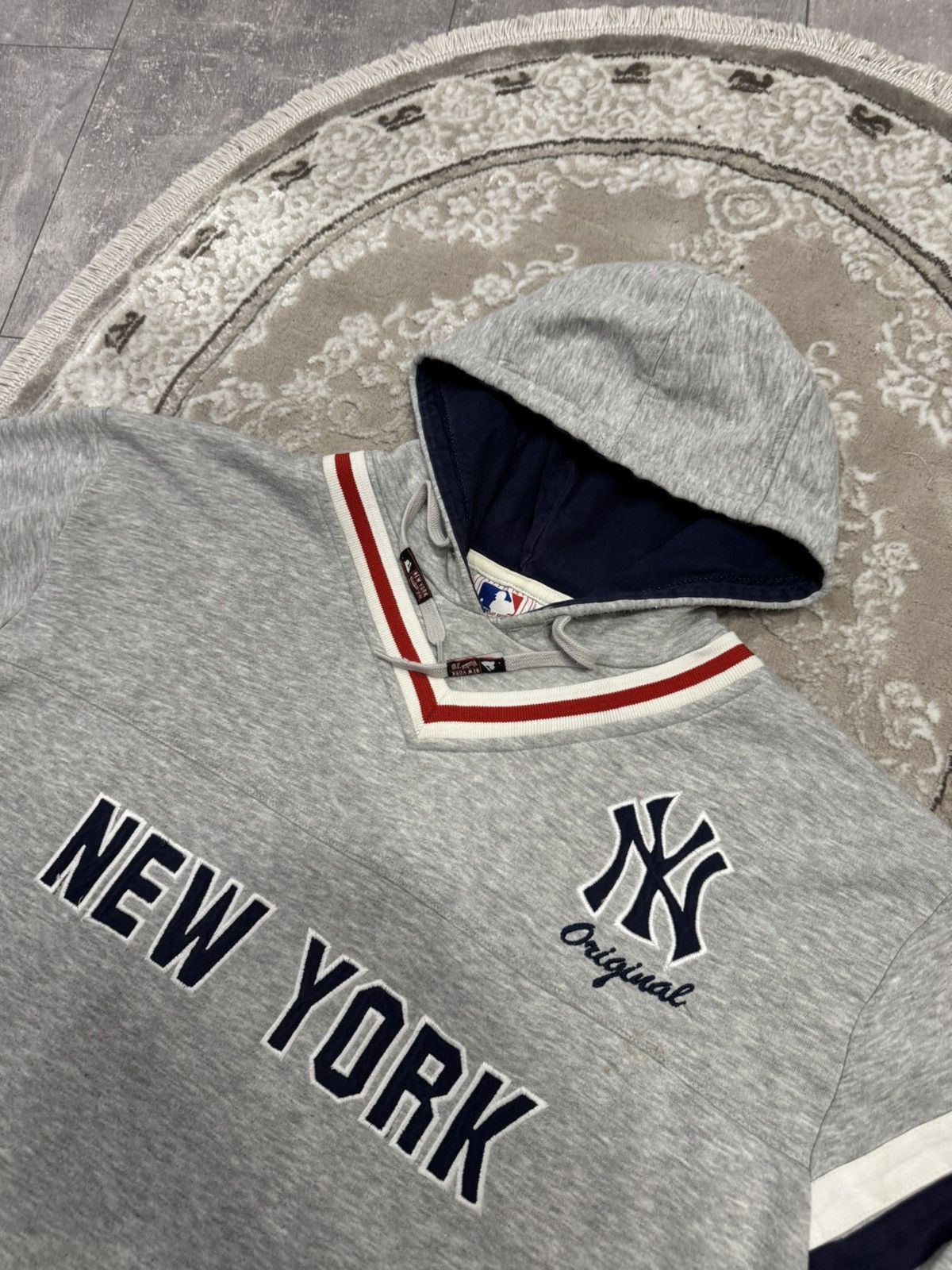 New York Yankees Majestic New York Yankees Hoodie Sweatshirt Stitched Script Size US XL / EU 56 / 4 - 4 Thumbnail