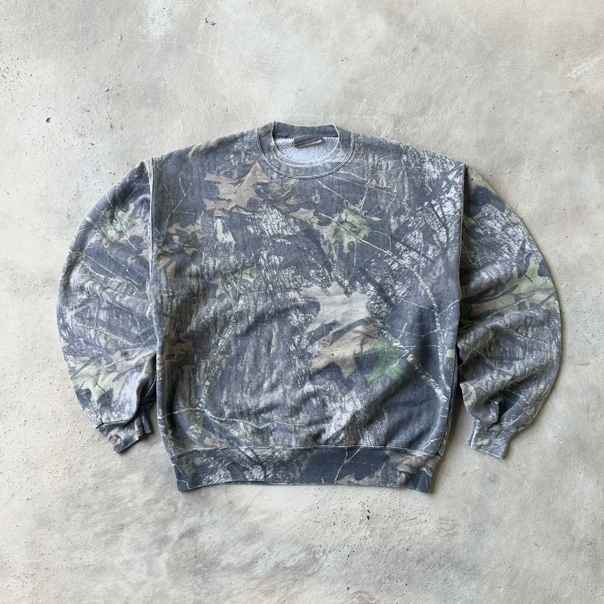 Realtree Crazy Vintage Faded Carhartt Style Realtree Camo Crewneck Size US S / EU 44-46 / 1 - 1 Thumbnail