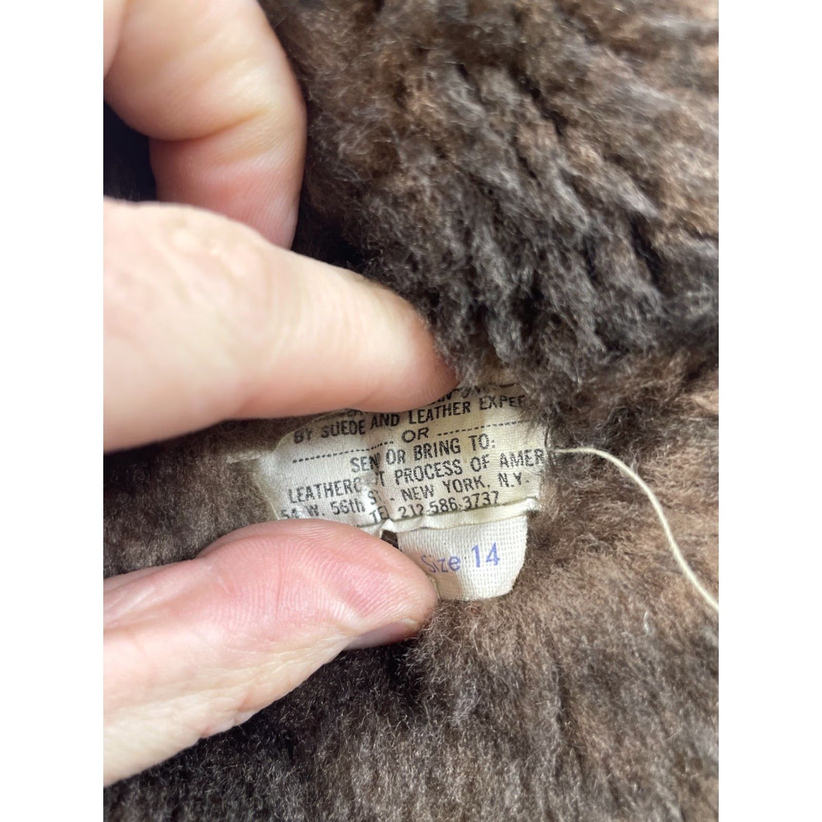 Vintage VINTAGE Women’s Sheepskin Shearling Leather Coat Jacket 14 USA Medium Brown 90s Parka Wool Lining Fur Buttons Size XL / US 12-14 / IT 48-50 - 4 Thumbnail