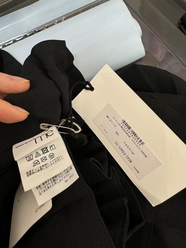Issey Miyake issey miyake size:one size Black pleated skirt Size 42" / US 20 - 3 Thumbnail