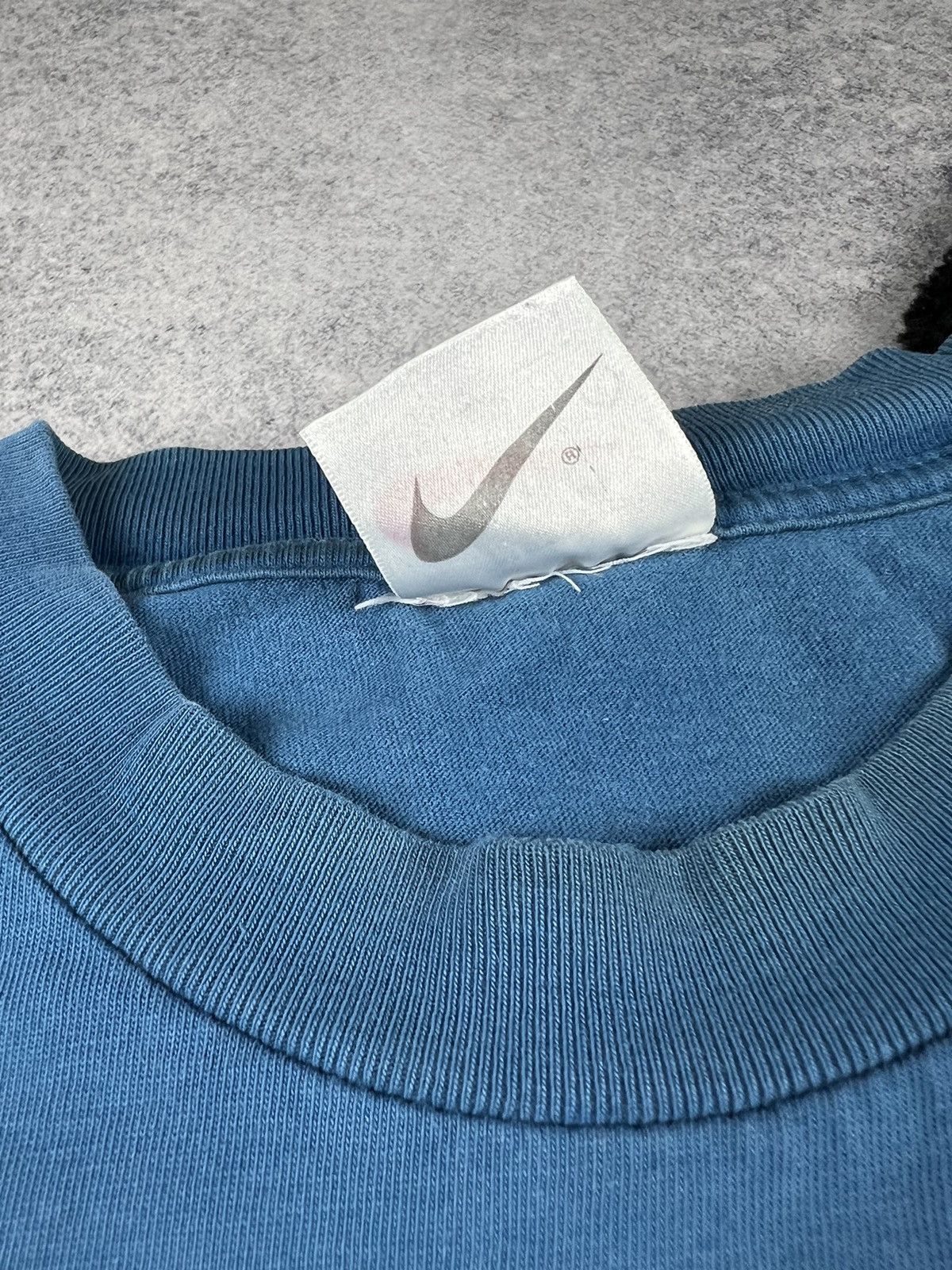 Vintage Vintage Nike 90s Big Logo Swoosh Faded Trashed Y2K Tee Shirt Size US L / EU 52-54 / 3 - 8 Thumbnail