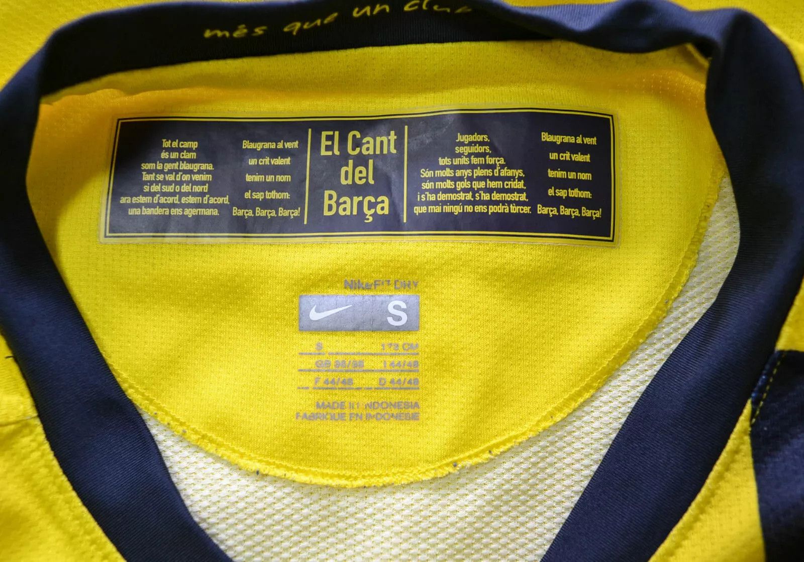 Nike BARCELONA SPAIN 2008/2009 AWAY FOOTBALL SHIRT JERSEY NIKE S Size US S / EU 44-46 / 1 - 4 Thumbnail