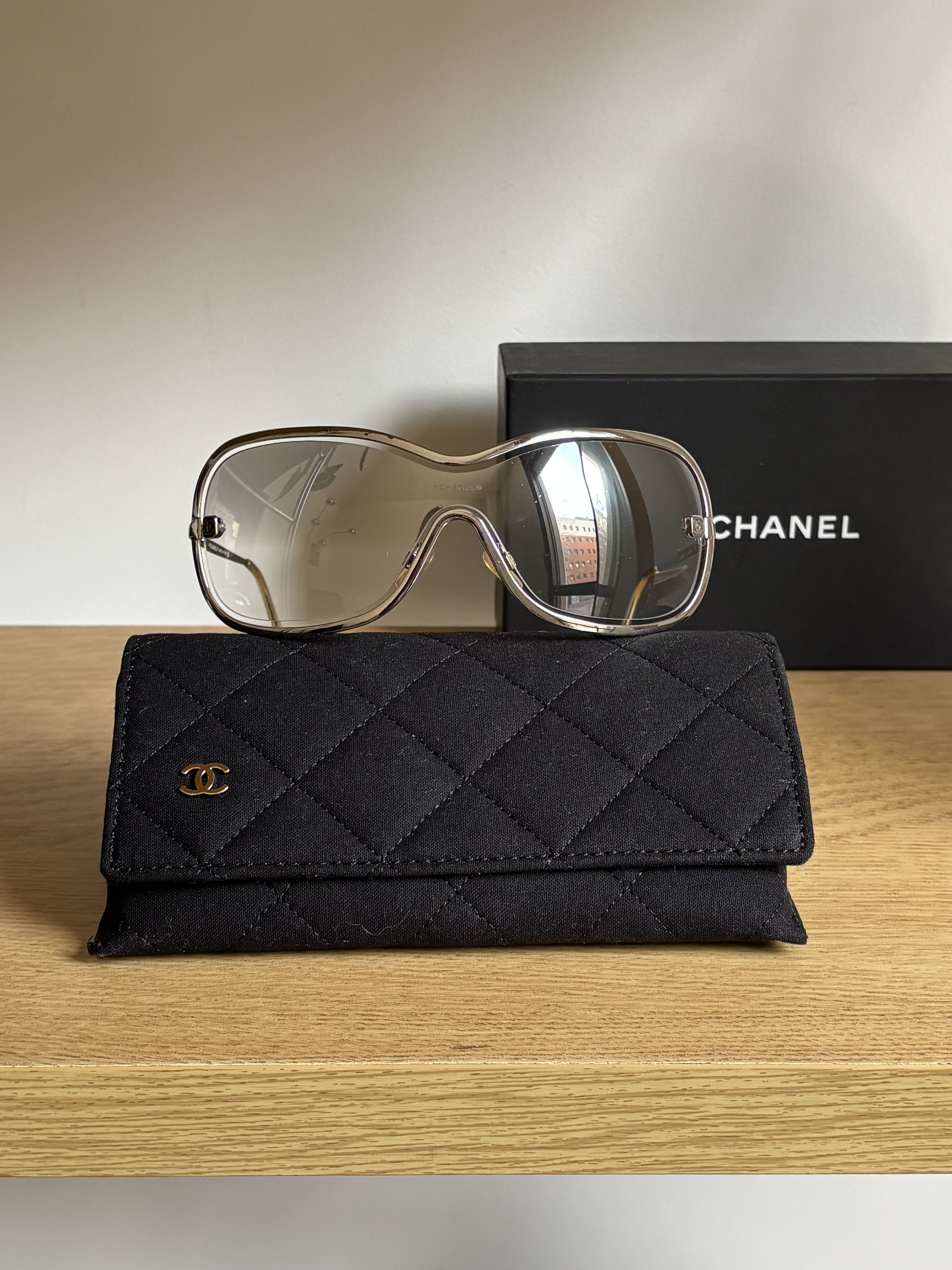 Chanel CHANEL SUNGLASSES 4031 Rhinestone 4017 Mask RI904 Size ONE SIZE - 1 Thumbnail