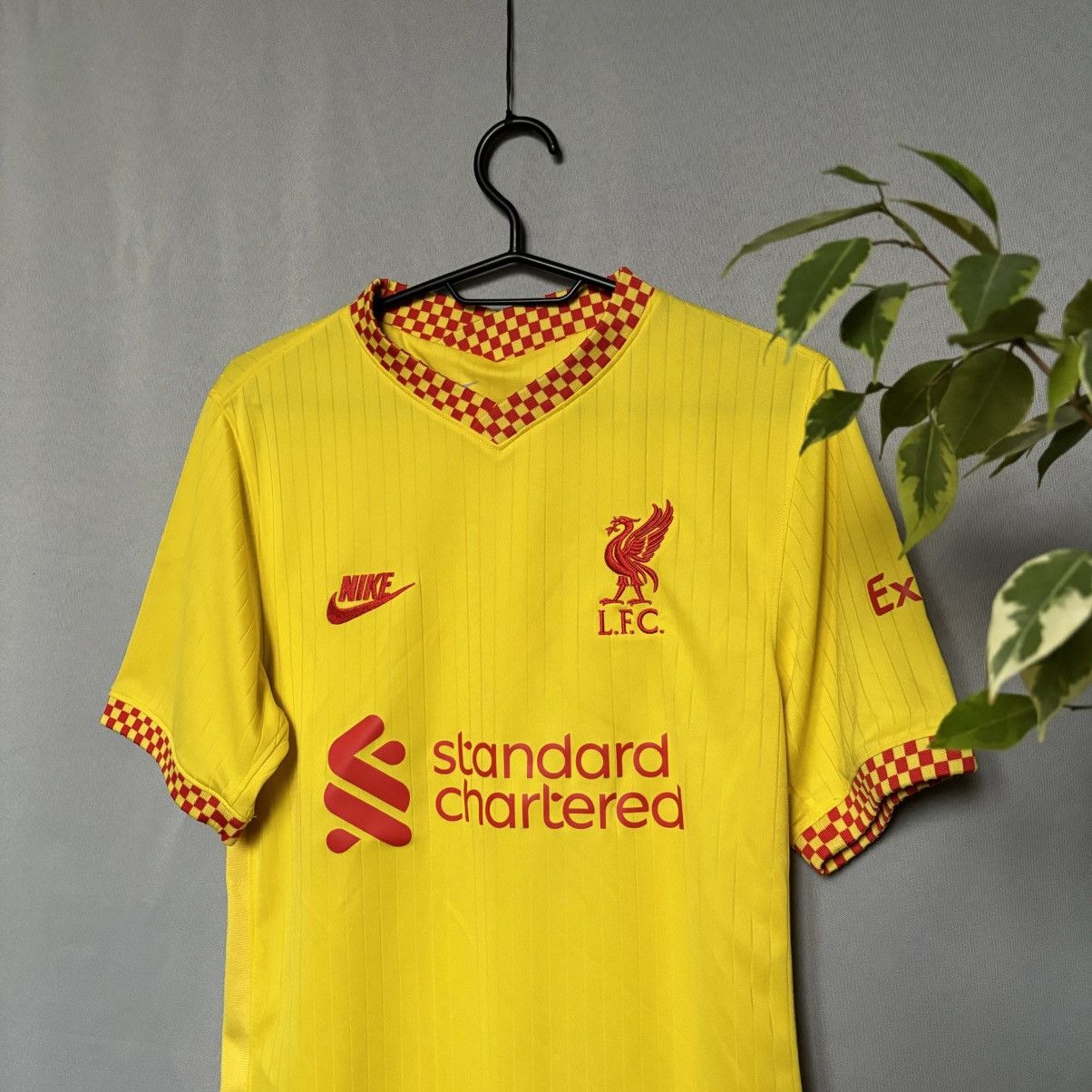 Nike Nike FC Liverpool Jersey yellow xs sportswear rare Size US XS / EU 42 / 0 - 2 Thumbnail