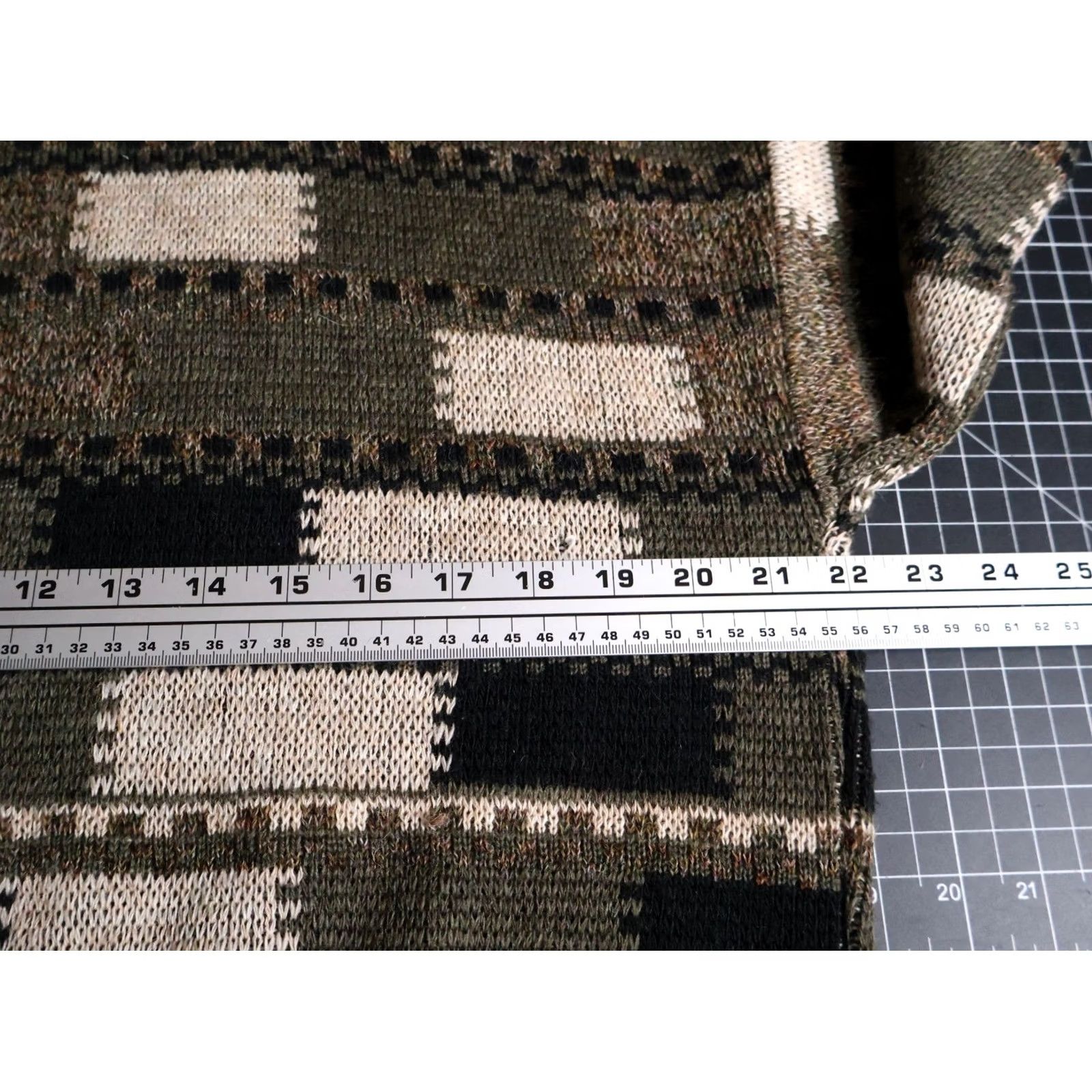 Vintage Bachrach Sweater Mens Medium Green Check Pattern Wool Alpaca Pullover Crew Neck Vintage Regular Modern Dad Hipster Preppy Retro Casual Size US M / EU 48-50 / 2 - 5 Thumbnail