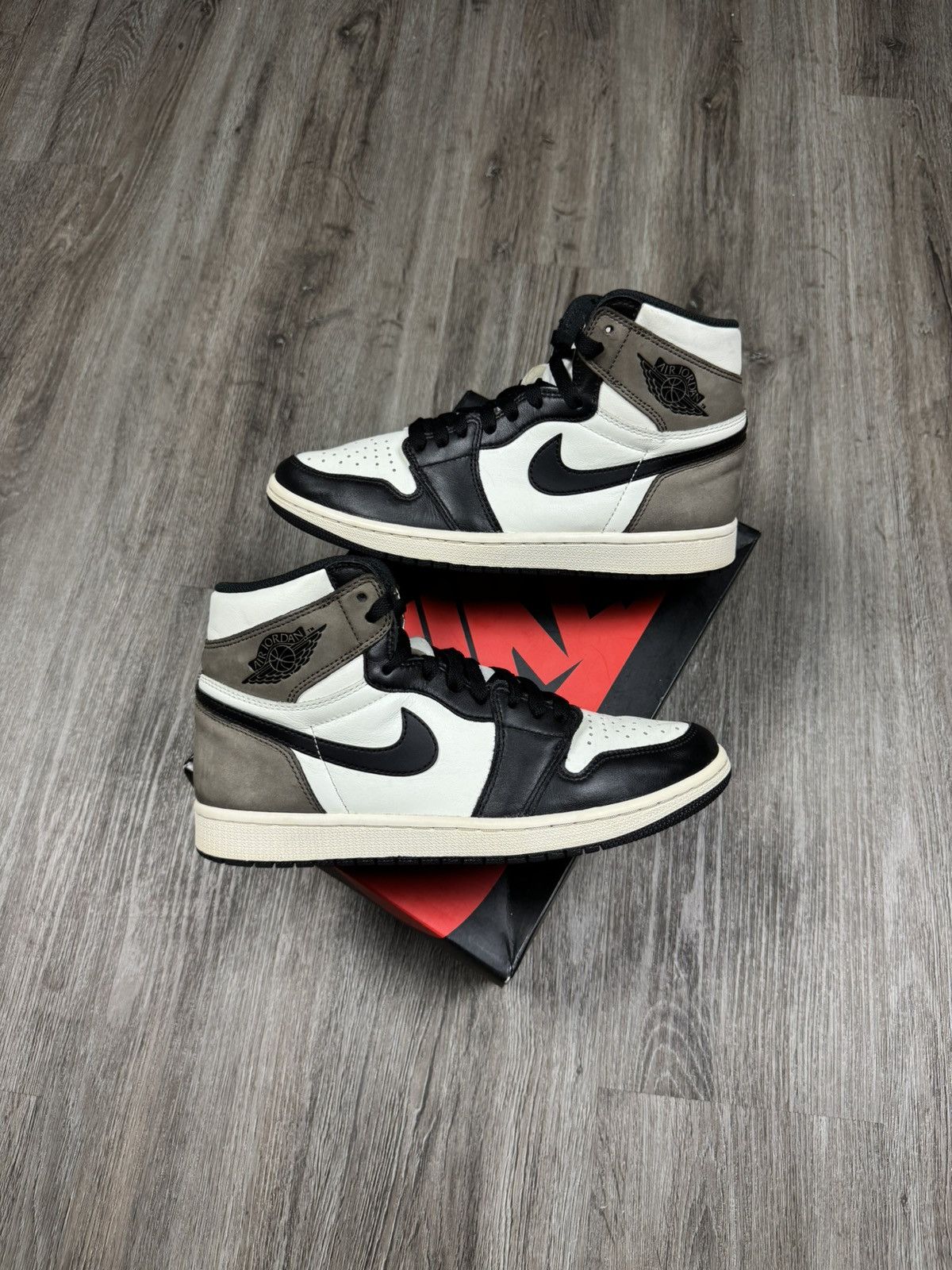 Jordan Brand Jordan 1 Retro OG High Dark Mocha Size 9 Size US 9 / EU 42 - 1 Thumbnail