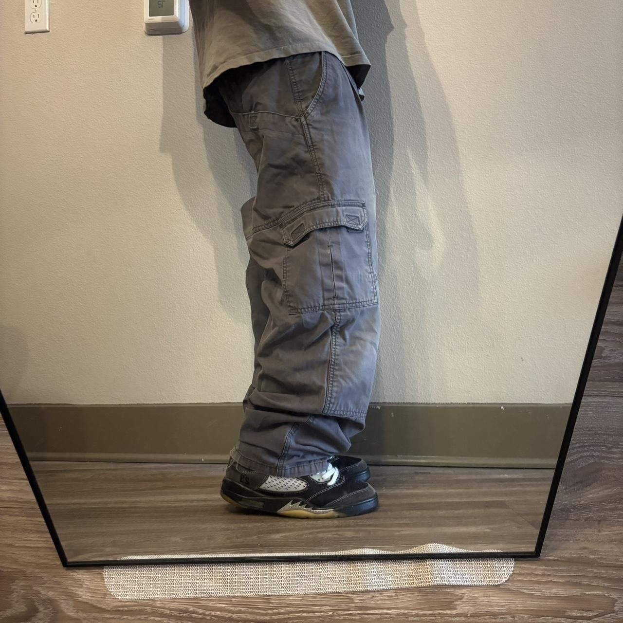 Vintage Crazy Vintage Y2K/2000s Baggy Faded Grey Workwear Skater Cargo Pants! 34x30 Size US 34 / EU 50 - 2 Thumbnail