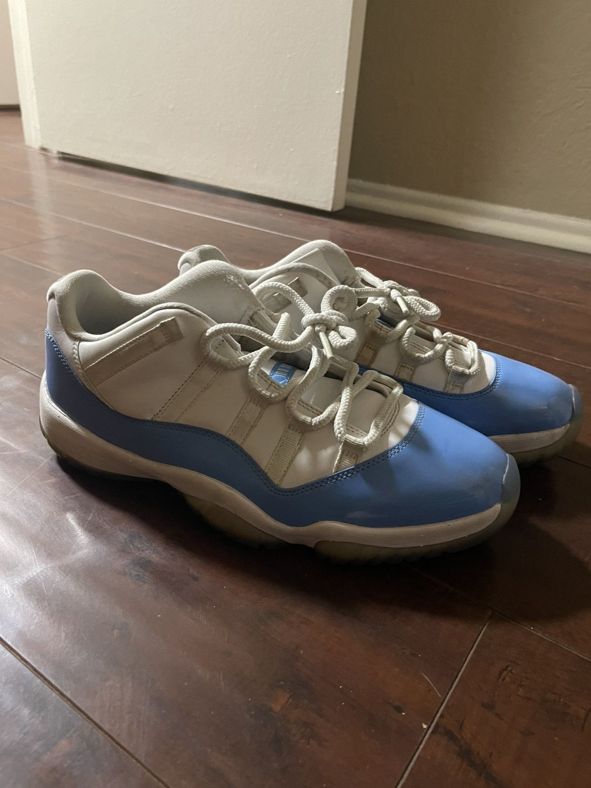 Jordan Brand UNC Jordan 11 Low Top Size US 11 / EU 44 - 2 Thumbnail