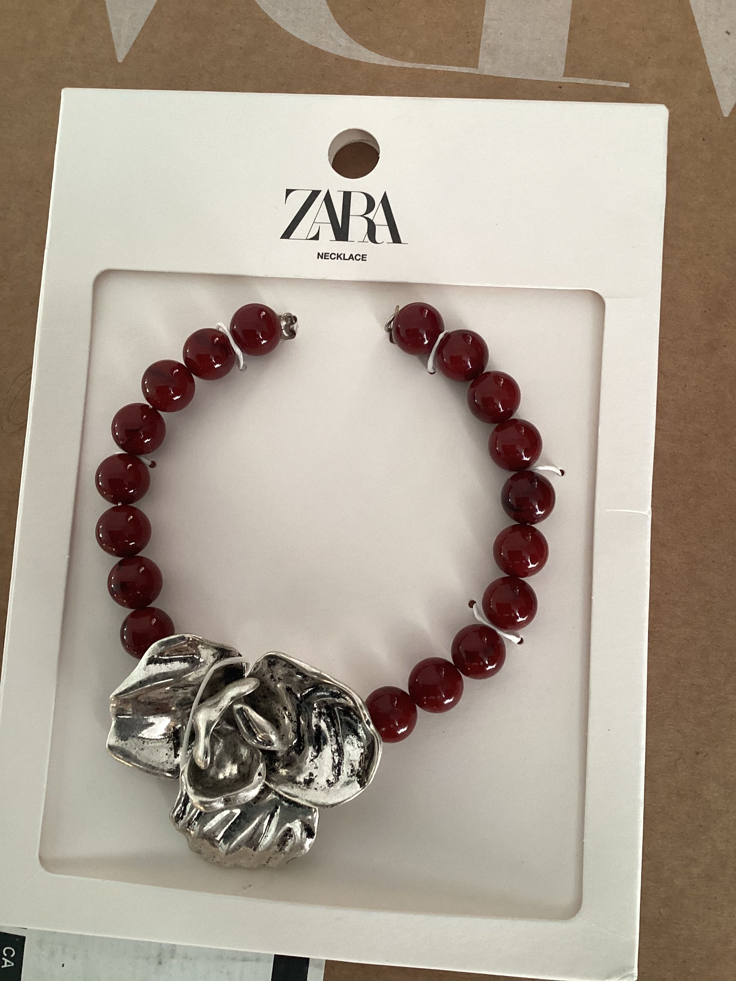 Zara Zara flower pendant beaded necklace Size ONE SIZE - 1 Preview