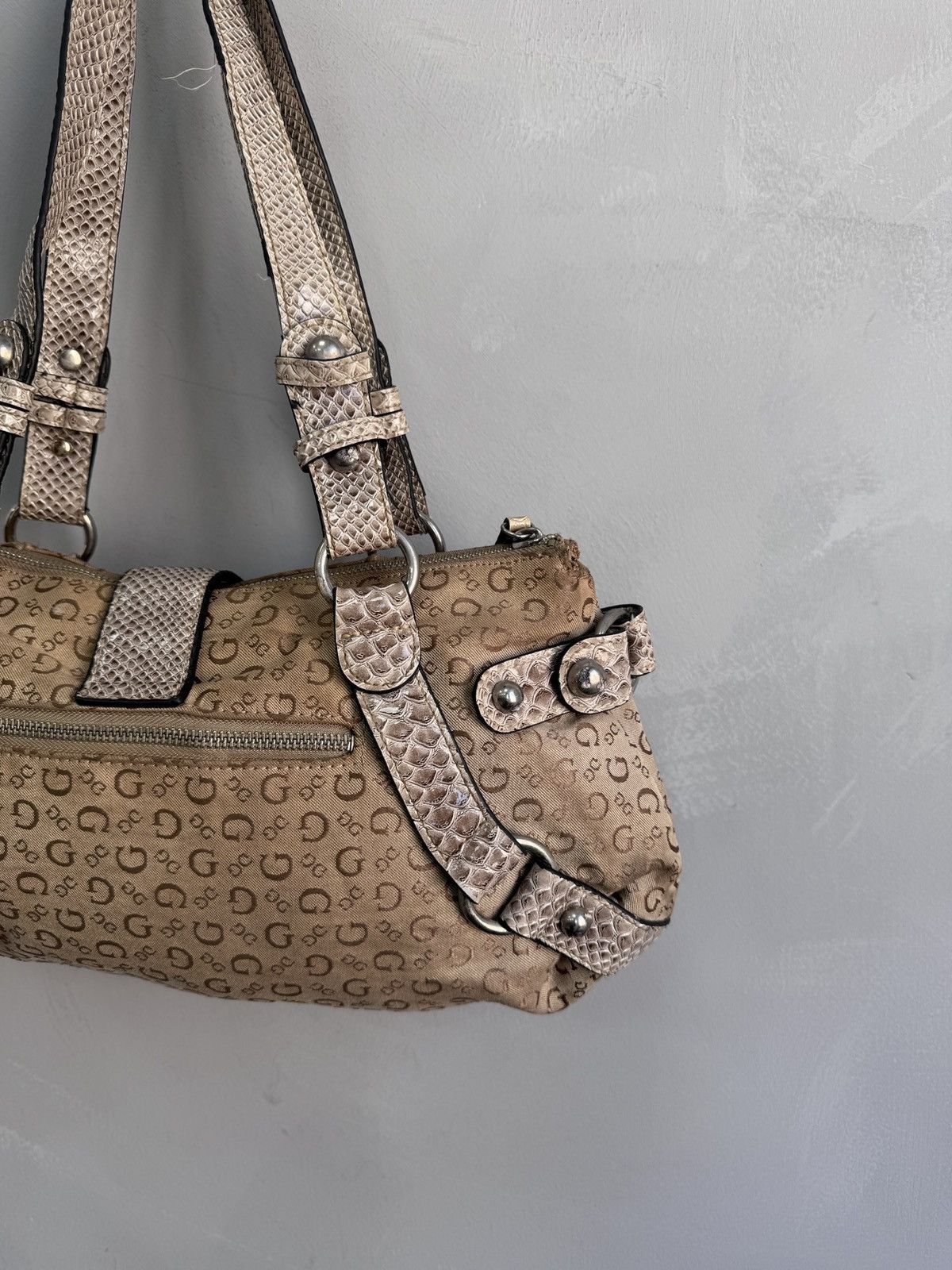 Guess × Vintage Vintage Archival Rare Guess Handbag with many zips Y2K Size ONE SIZE - 10 Thumbnail