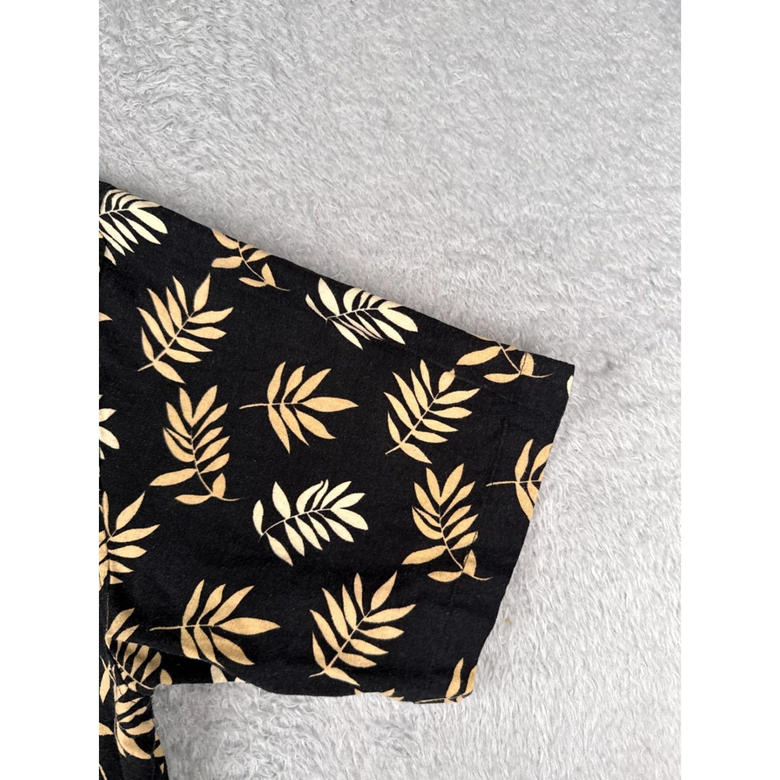 Vintage Foliage Shirt Men 2XL Black Beige Leaf Linen Rayon Blend Button-Up Hawaiian Aloha Resort Beach Vacation Casual Vintage No Size US XXL / EU 58 / 5 - 2 Thumbnail