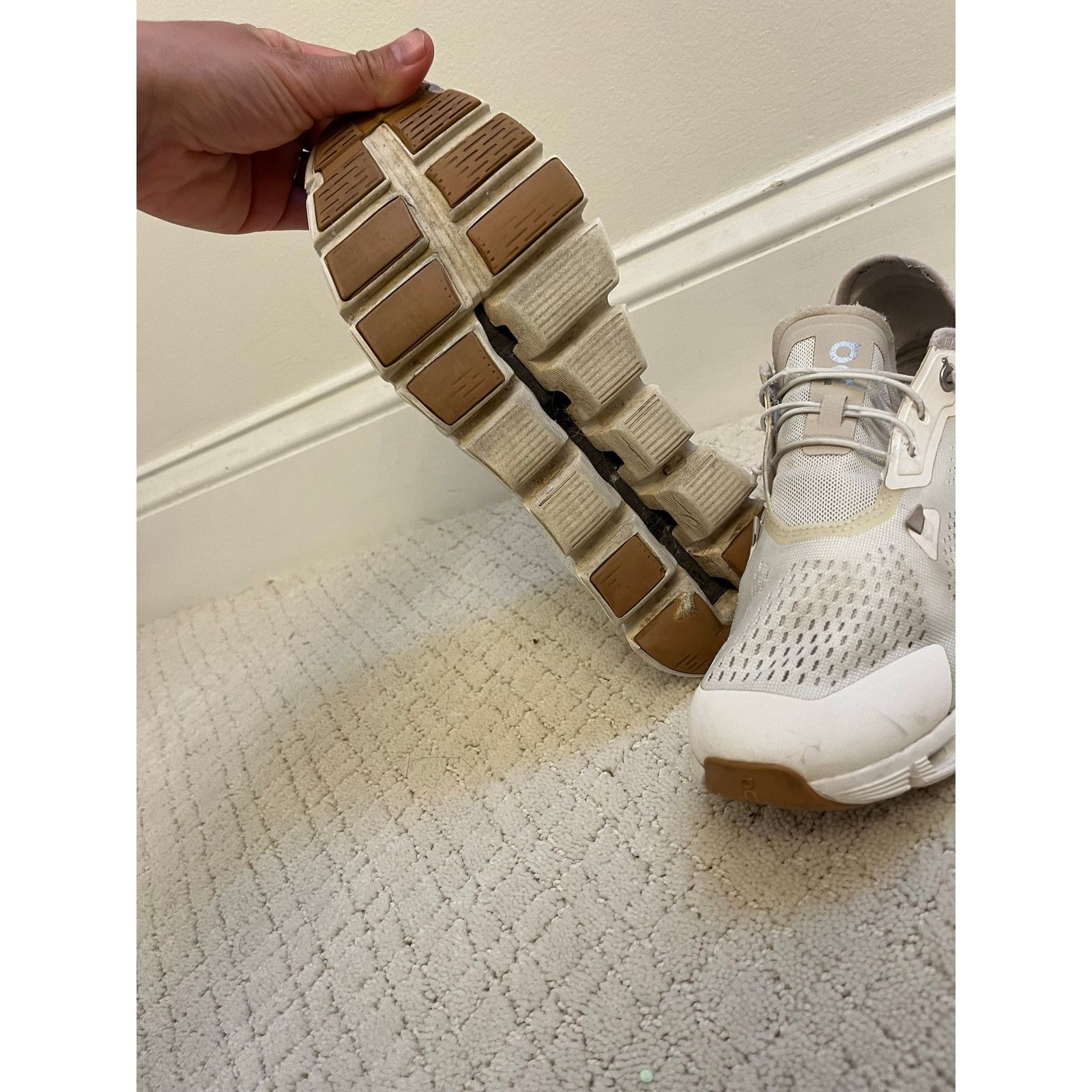 On On Cloud 5 Coast Men's Performance Running Sneaker Size US 8.5 / EU 41-42 - 2 Thumbnail