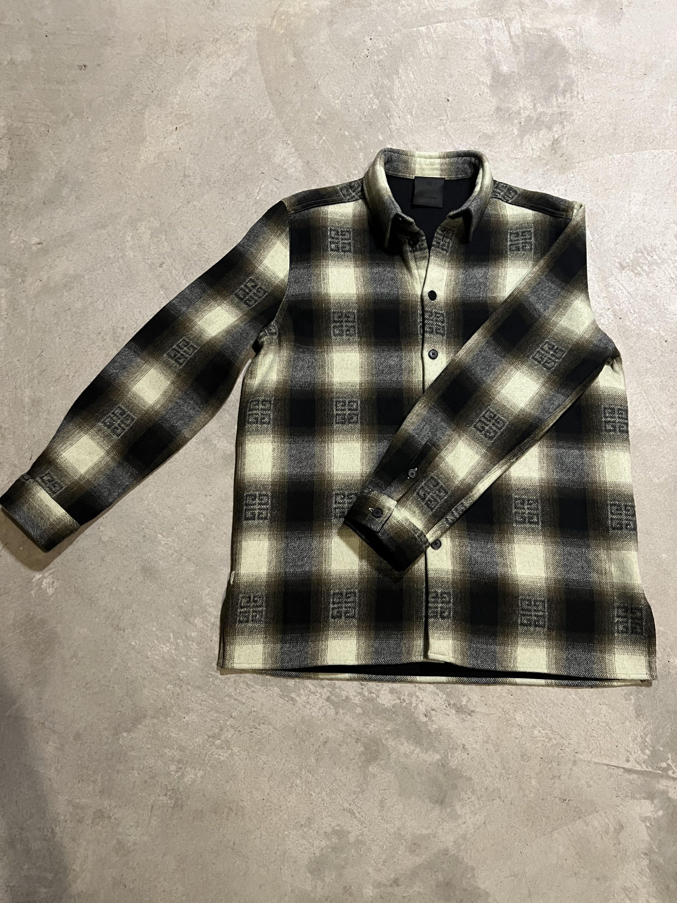Givenchy Givenchy Classic Fit All-Over Print Overshirt Size US M / EU 48-50 / 2 - 2 Thumbnail