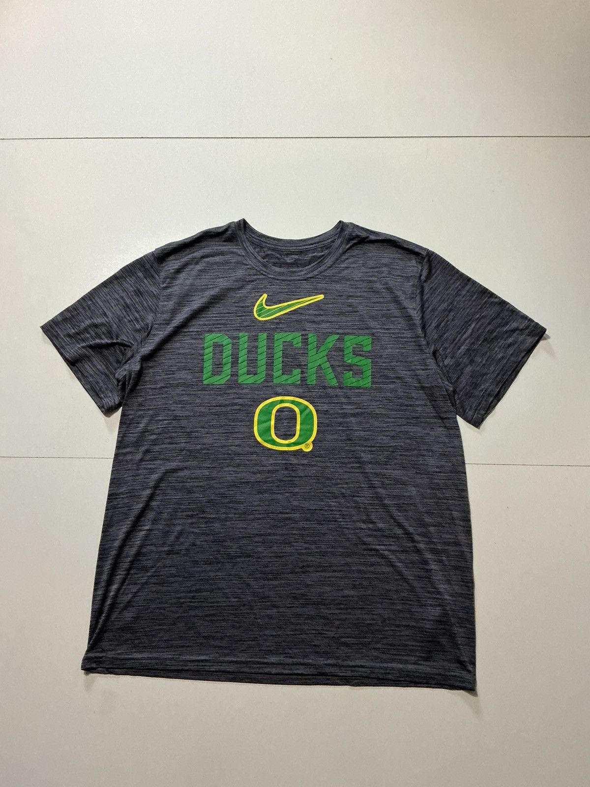 Nike Nike Dri Fit Oregon Ducks Center Swoosh Performance T-Shirt Size US XL / EU 56 / 4 - 1 Thumbnail