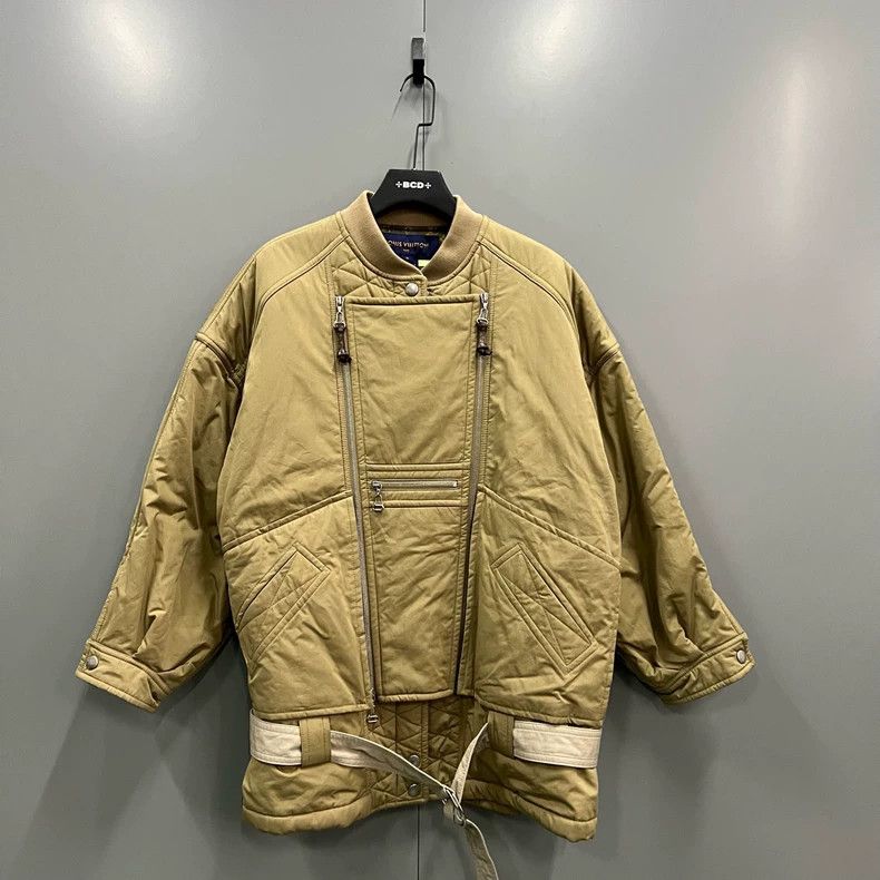 Louis Vuitton LOUIS VUITTON size 38 Khaki Paneled Jacket 2504-Nextarrow Size US M / EU 48-50 / 2 - 1 Thumbnail