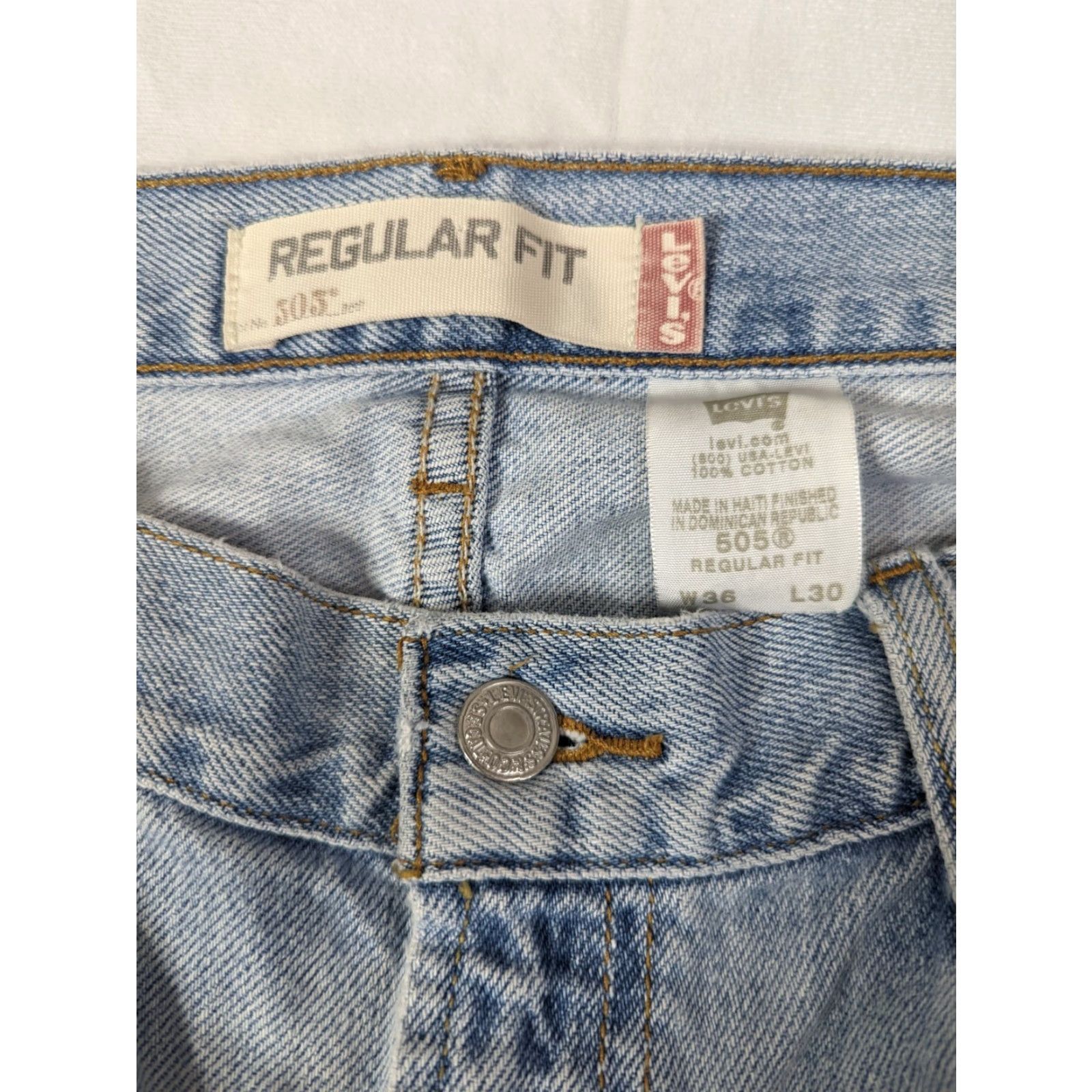 Levi's VINTAGE Levi's 505 Regular Fit Jeans Straight Denim Light Wash 36 x 30 Mens Jeans High Rise 12 Inseam 30 Inseam Blue M1J Size US 36 / EU 52 - 3 Thumbnail