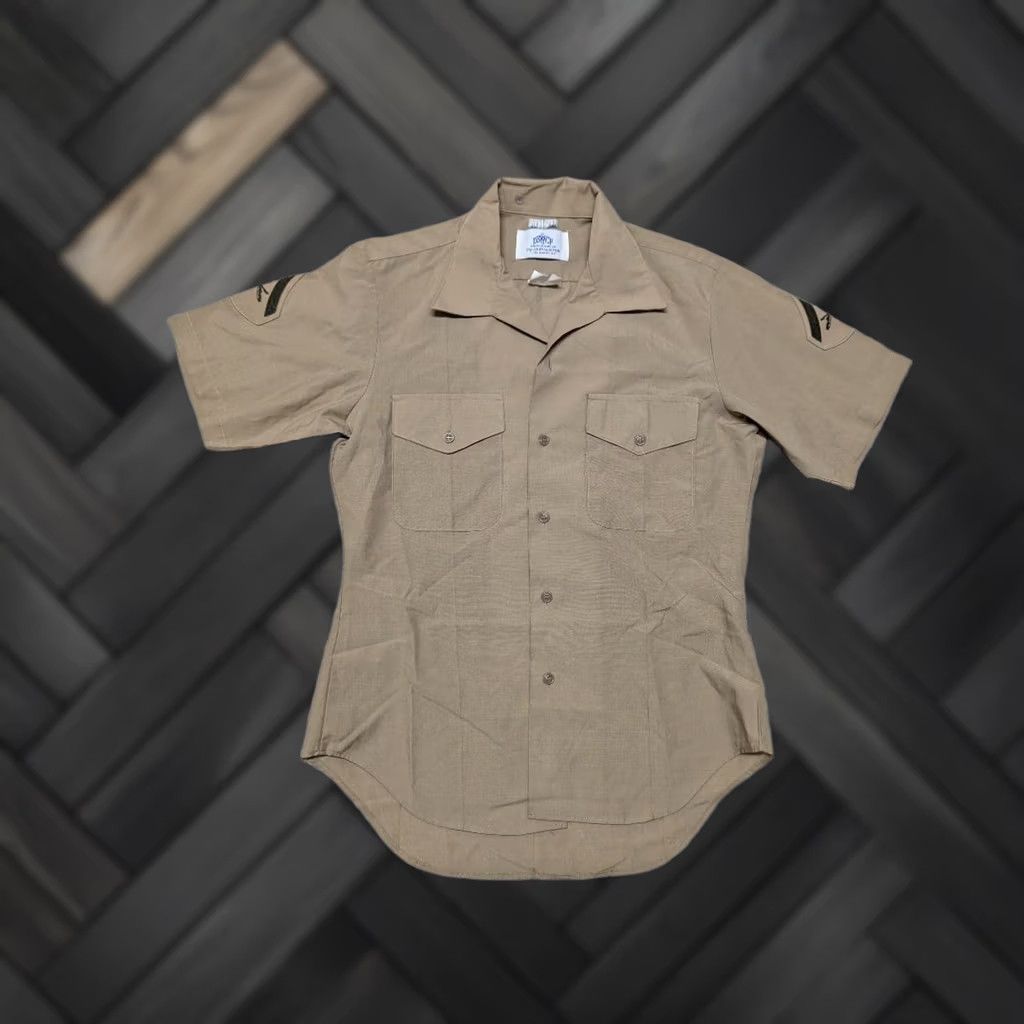 Vintage DSCP US ARMY khaki short sleeve shirt L brown 16 vintage wool blend polyester, wool Men Shirt Mens DSCP Size US L / EU 52-54 / 3 - 1 Thumbnail