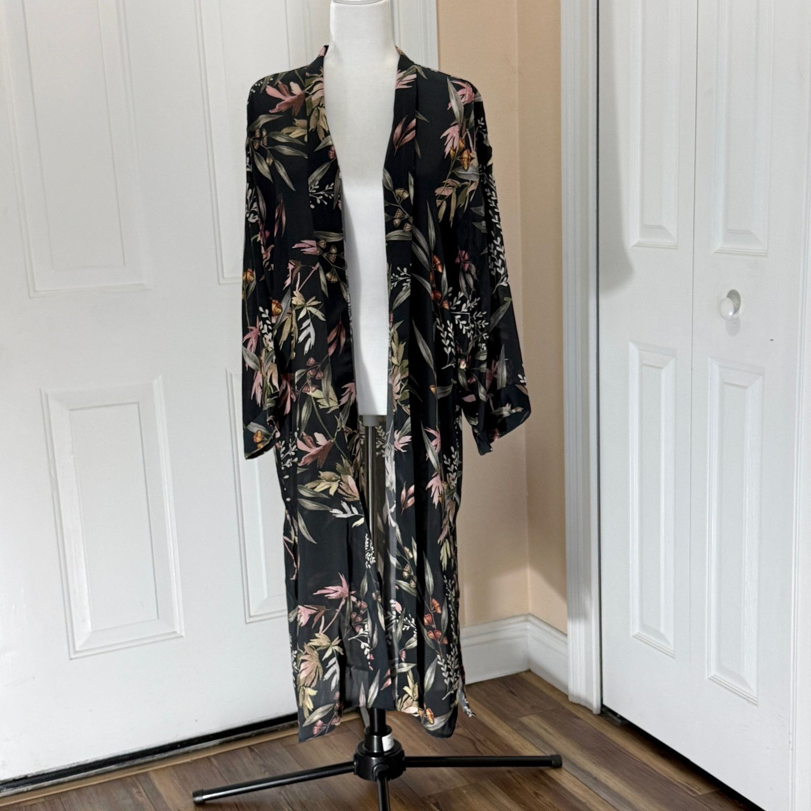 ELAN Elan One Size kimono dressing gown botanical print on black Size ONE SIZE - 1 Thumbnail