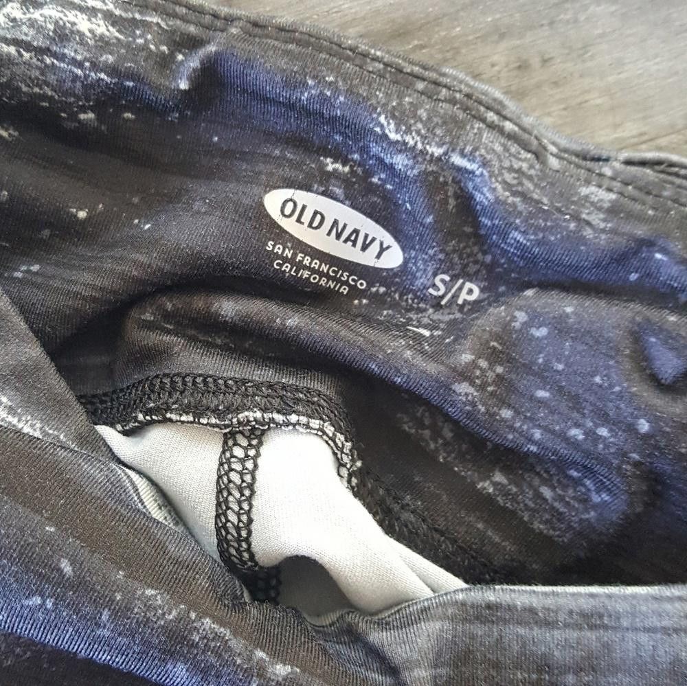 Old Navy Black Grey Lined Fitted Athletic Capri Size 28" / US 6 / IT 42 - 3 Thumbnail
