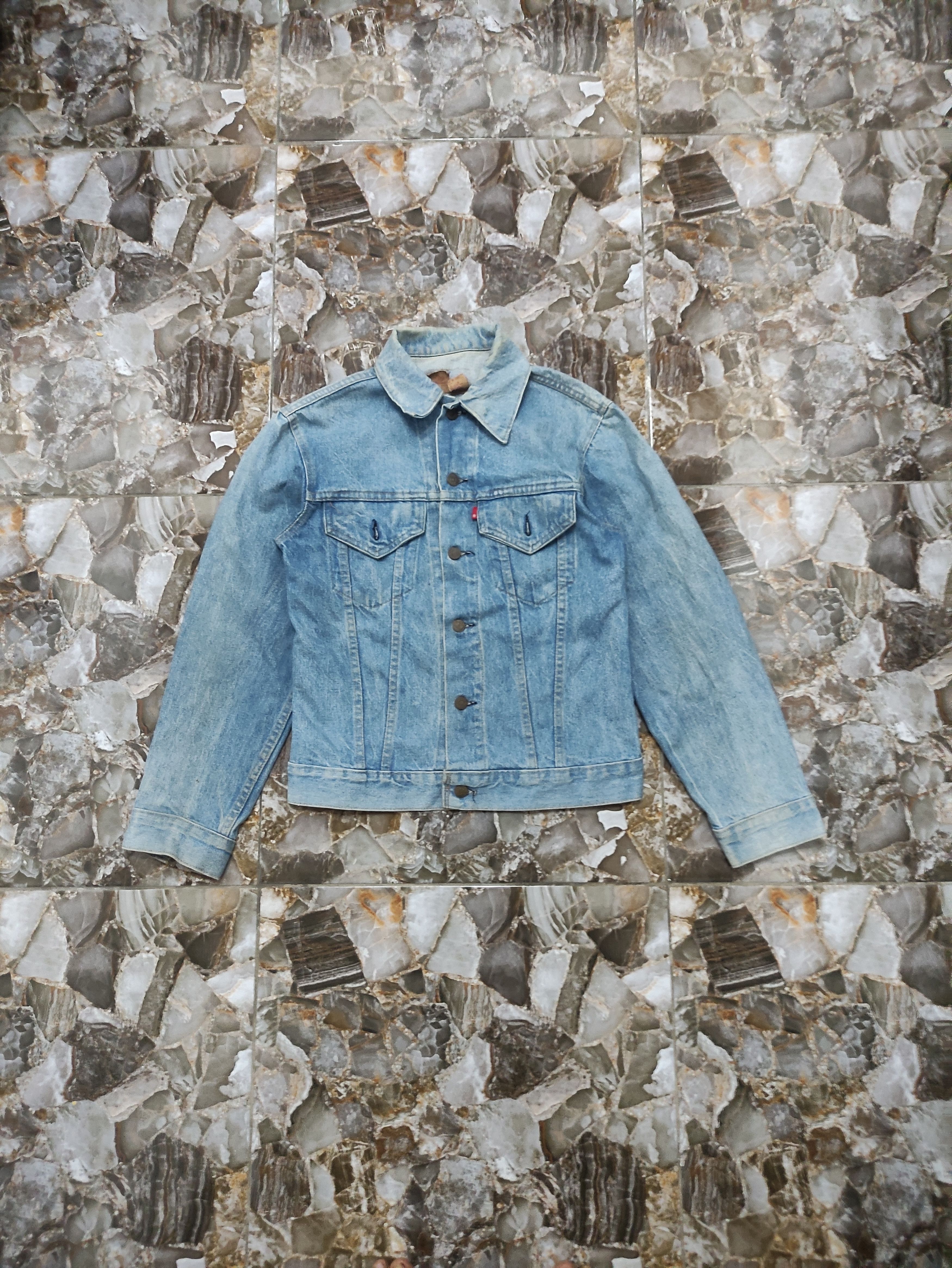 Vintage 70s Levis type jacket button I R tab
