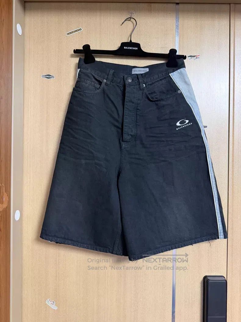 Balenciaga Balenciaga Black Japanese twill fabric denim shorts Size US 28 / EU 44 - 1 Thumbnail