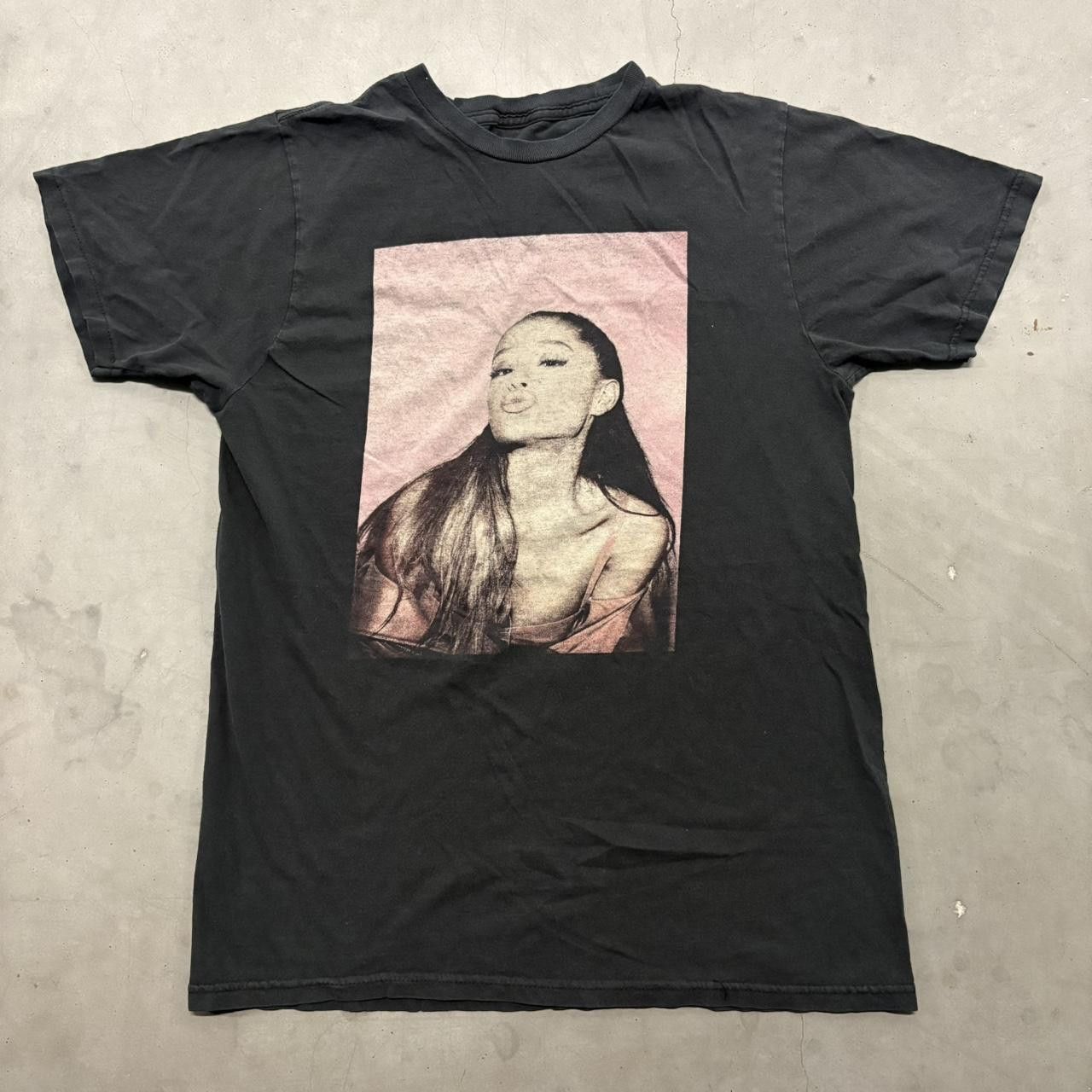 Vintage Crazy Vintage Y2K/2000s Ariana Grande Dangerous Woman Tour Tee! Size S / US 4 / IT 40 - 3 Thumbnail
