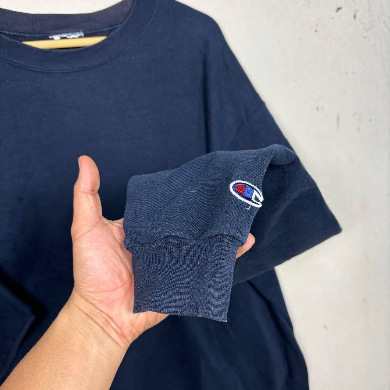 Champion Vintage 90s Champion Navy Crewneck Sweatshirt Boxy Oversized Size US XL / EU 56 / 4 - 4 Thumbnail