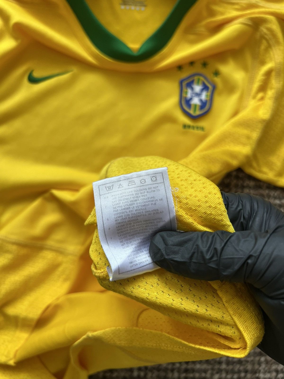Nike Brazil 2000 Nike Vintage Y2k Streetwear Style Football Shirt Size US S / EU 44-46 / 1 - 11 Thumbnail