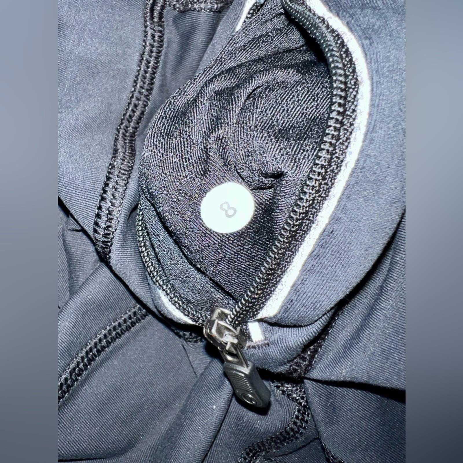 Lululemon Lululemon‎ Women’s Crop, Black/Gray size 8 Size 30" / US 8 / IT 44 - 10 Thumbnail