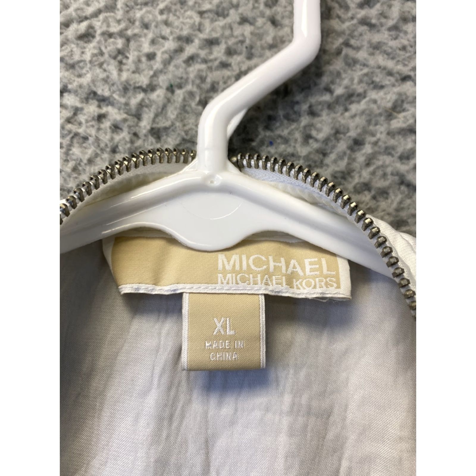 Michael Kors Michael Kors Blouse Sleeves White Front Zipper Pockets Size XL 54-54 Size S / US 4 / IT 40 - 3 Thumbnail
