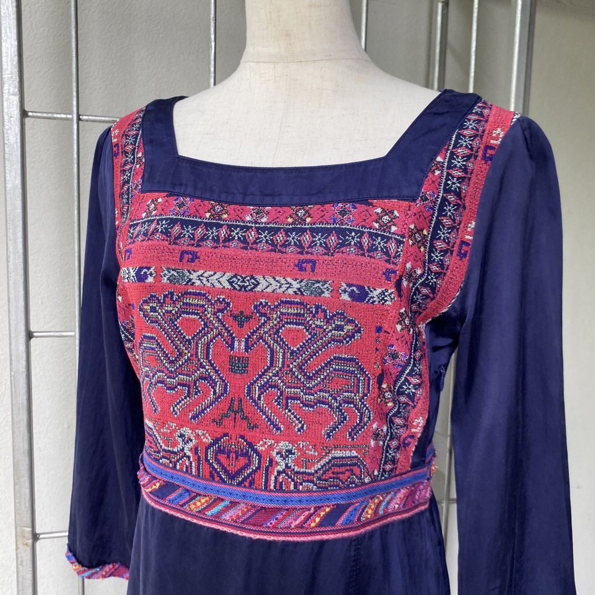 Vivienne Tam VIVIENNE TAM Navy Blue Dress with Pink Embroidered Details Size XS / US 0-2 / IT 36-38 - 17 Thumbnail