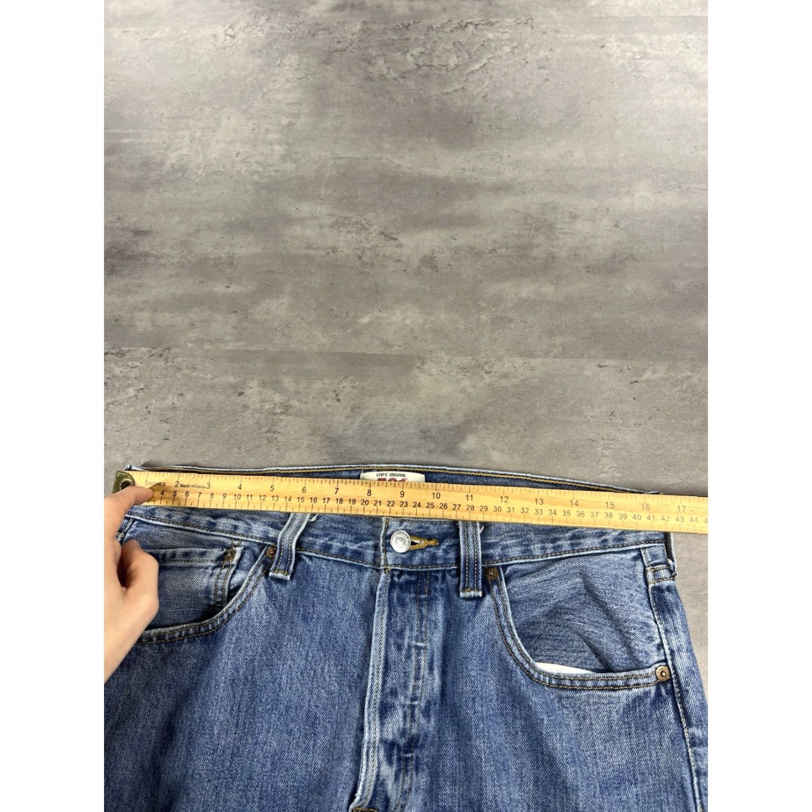 Levi's VINTAGE Levi's 501 Jeans Men 33x30 Blue Denim Light Wash Distressed Buttonfly Cowboy 90s Straight Mens Size US 33 - 5 Thumbnail