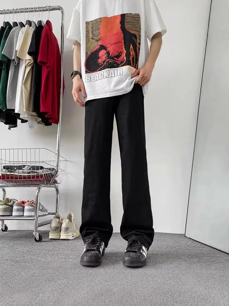 Retro graffiti printed high street jeans