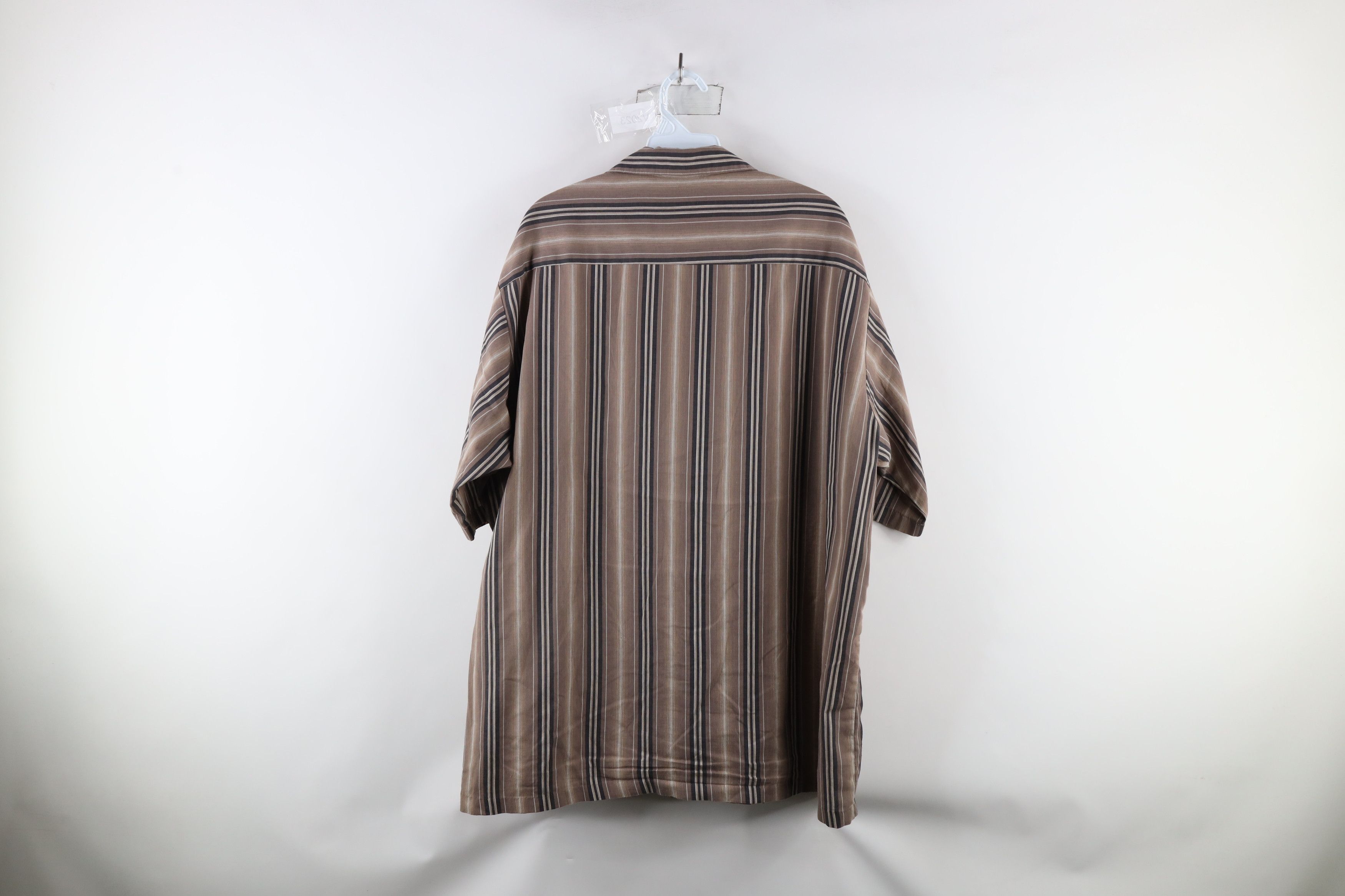 Vintage Vintage 90s Streetwear Fit Short Sleeve Button Shirt USA Size US XL / EU 56 / 4 - 7 Thumbnail