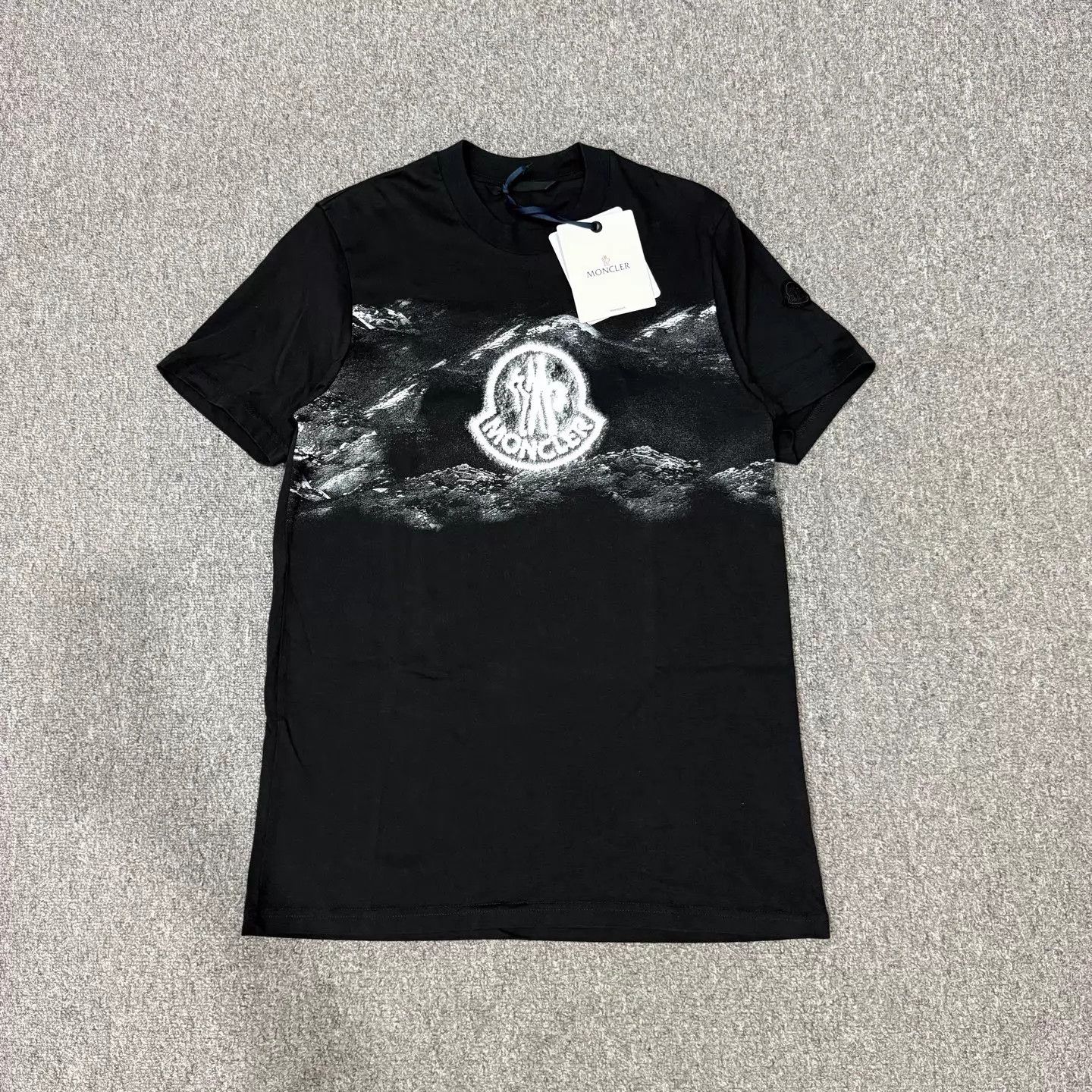 Moncler Moncler Graffiti Unused SS Tee M Size M / US 6-8 / IT 42-44 - 1 Thumbnail