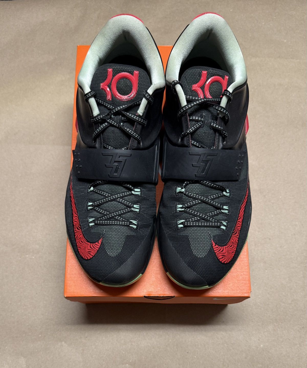 Nike Nike KD 7 VII Good Apples Kevin Durant men’s size 14 Rare! Size US 14 / EU 47 - 3 Thumbnail