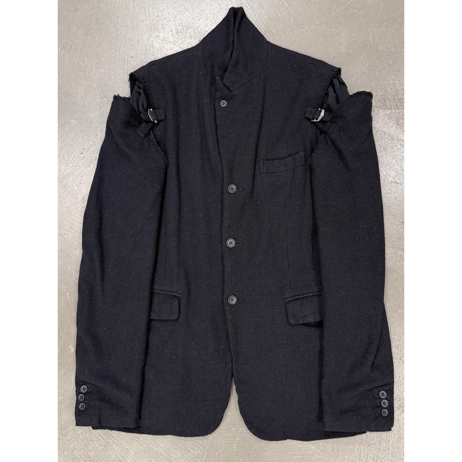 Comme des Garcons 2023 Comme des Garçons cut-out open shoulders buckel blazer Size US XL / EU 56 / 4 - 1 Thumbnail