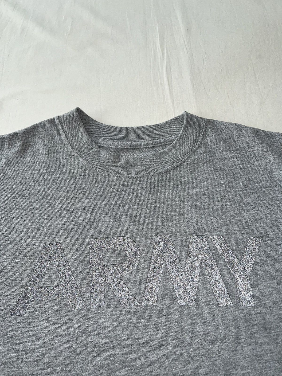 Vintage Vintage 2000s Army USA Training Reflective Print Gray Tshirt Size US S / EU 44-46 / 1 - 4 Thumbnail