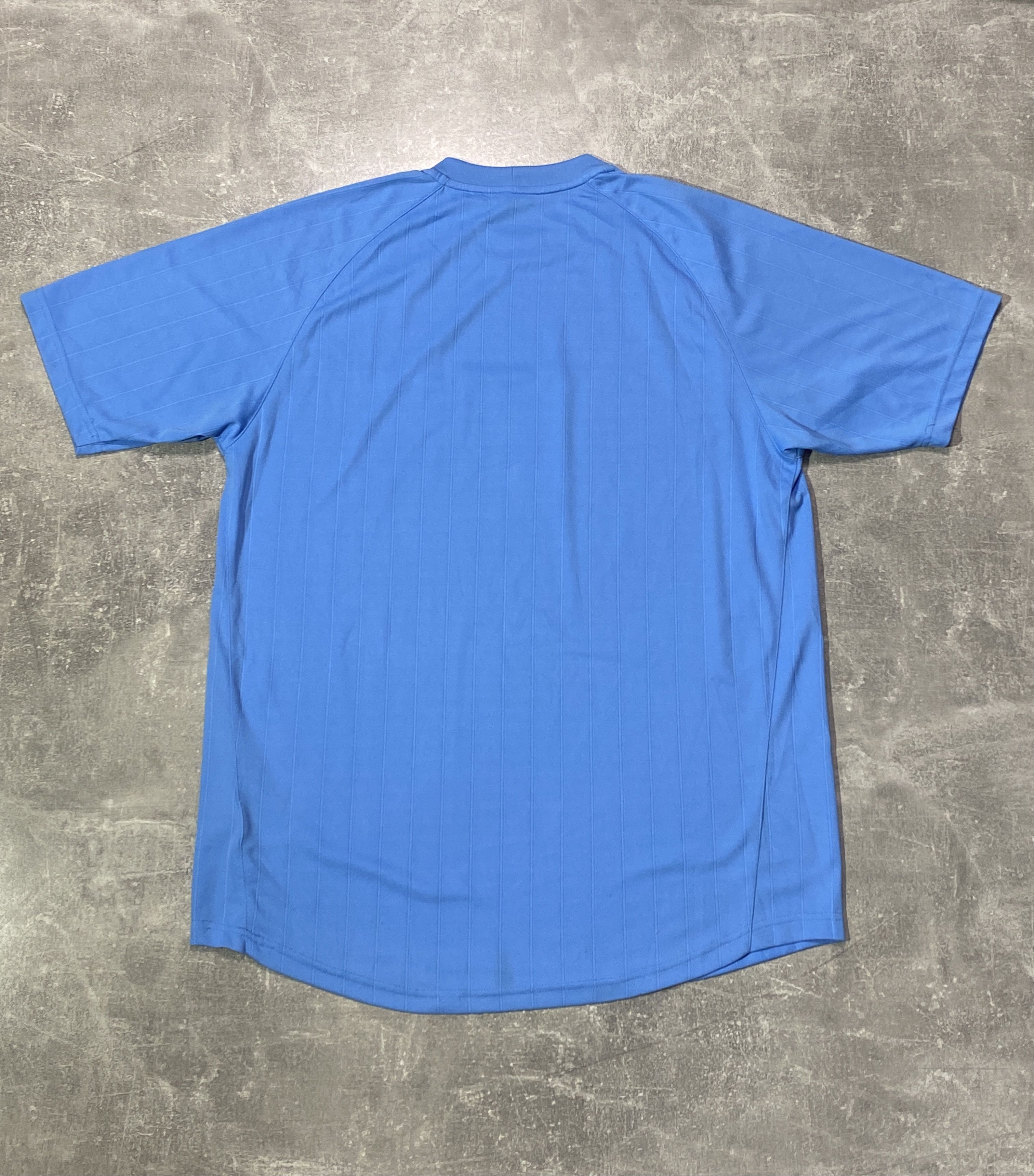 Nike Vintage 00s Nike Blue T-shirt Size US L / EU 52-54 / 3 - 4 Thumbnail