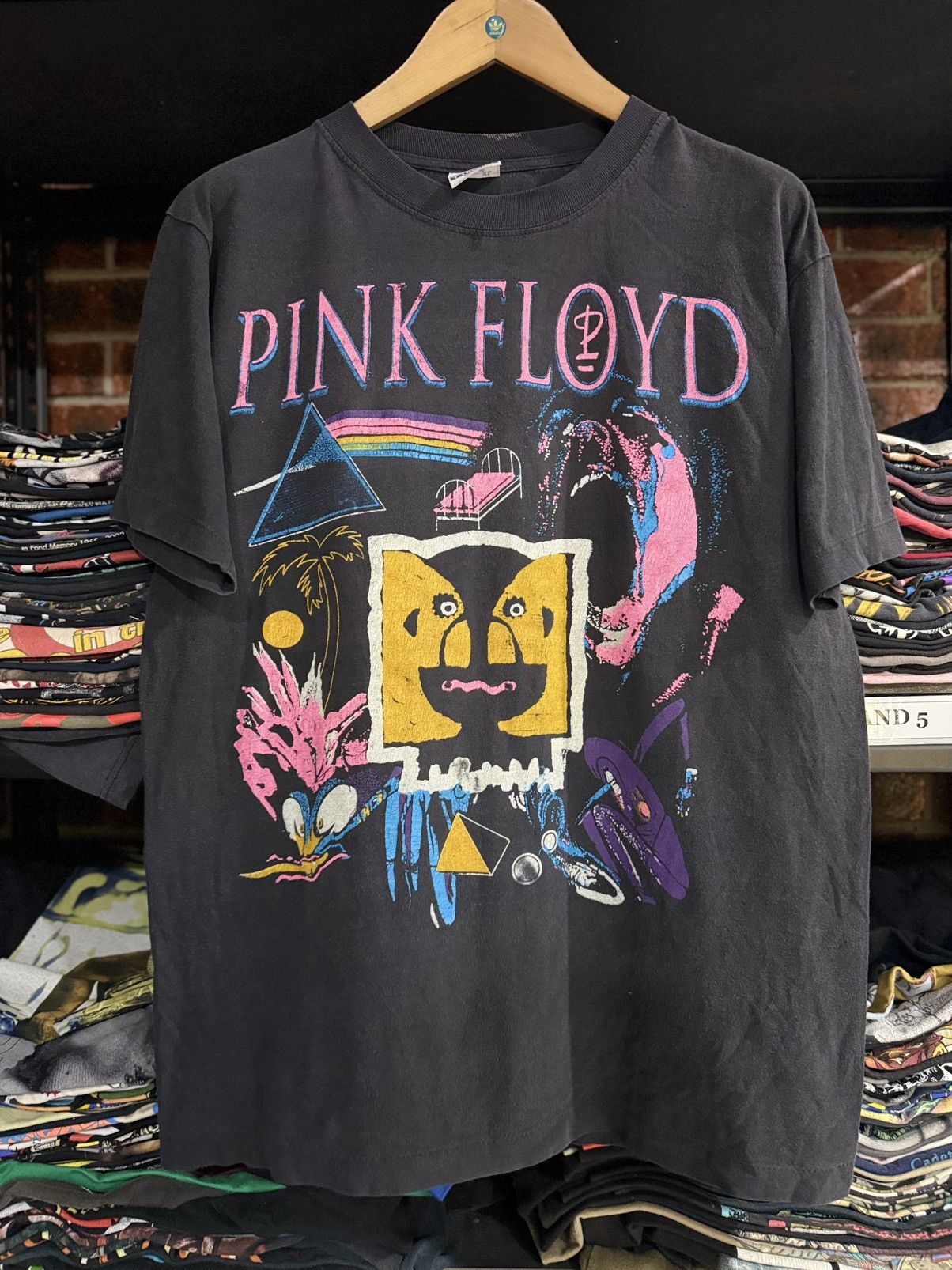 Band Tees Rare Vintage 90s Pink Floyd The Division Bell Tour Faded Tee Size US XL / EU 56 / 4 - 1 Thumbnail