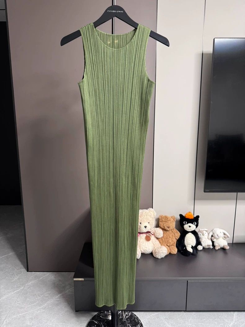 Issey Miyake Issey Miyake size:3 Colorful green pleated dress Size S / US 4 / IT 40 - 2 Thumbnail