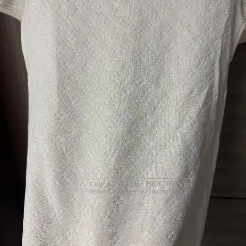 Louis Vuitton Louis Vuitton Cream Silk Women's T. Size S / US 4 / IT 40 - 5 Thumbnail