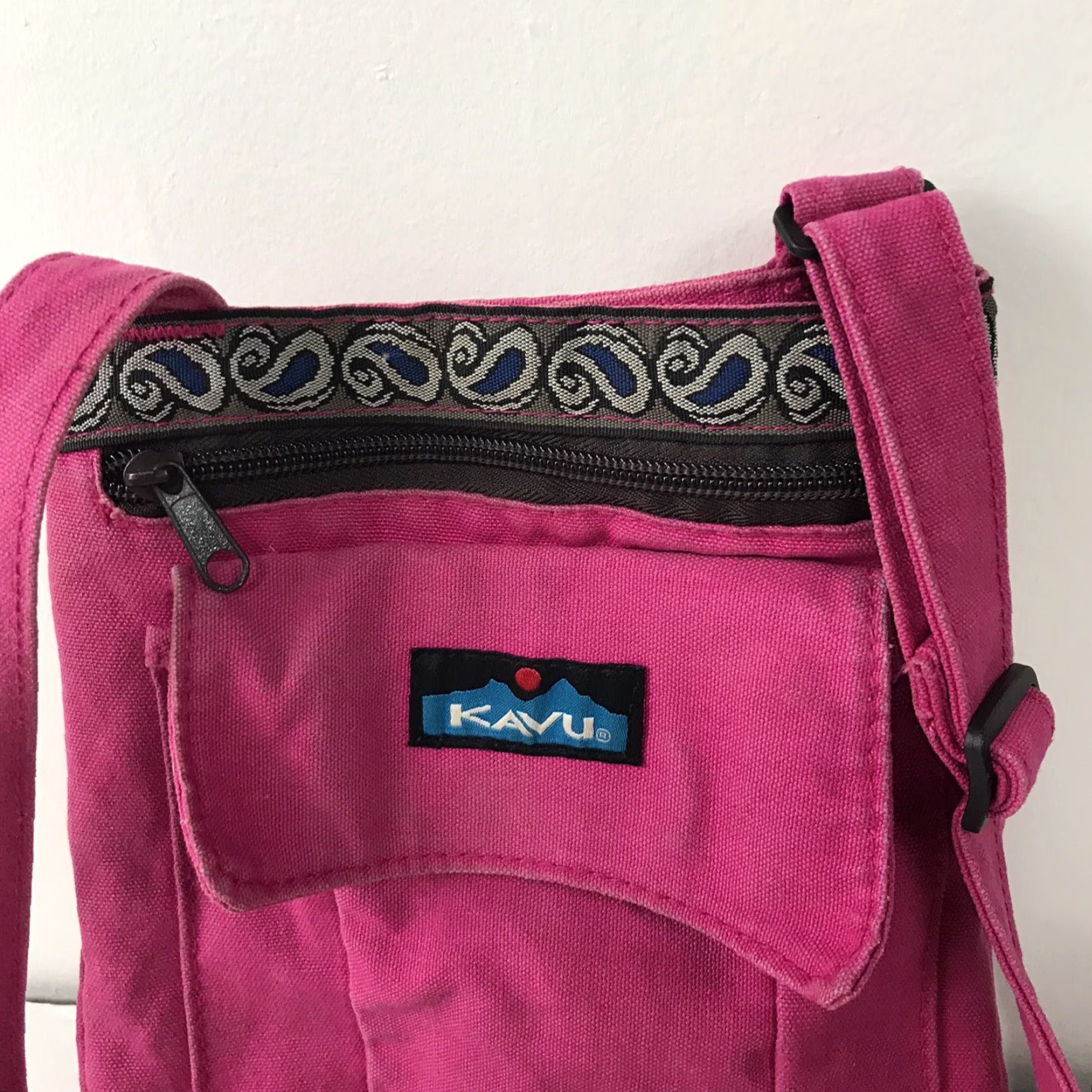 KAVU KAVU Pink Canvas Crossbody Bag Medium with Adjustable Strap, Pockets, and Turquoise Lining for Women Size ONE SIZE - 2 Thumbnail