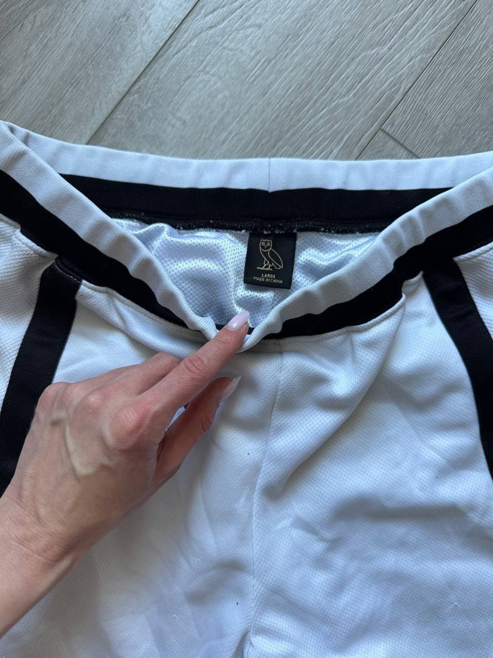 Drake × October's Very Own Octobers very own Drake OVO runner owl logo shorts SIZE L Size US 34 / EU 50 - 3 Thumbnail