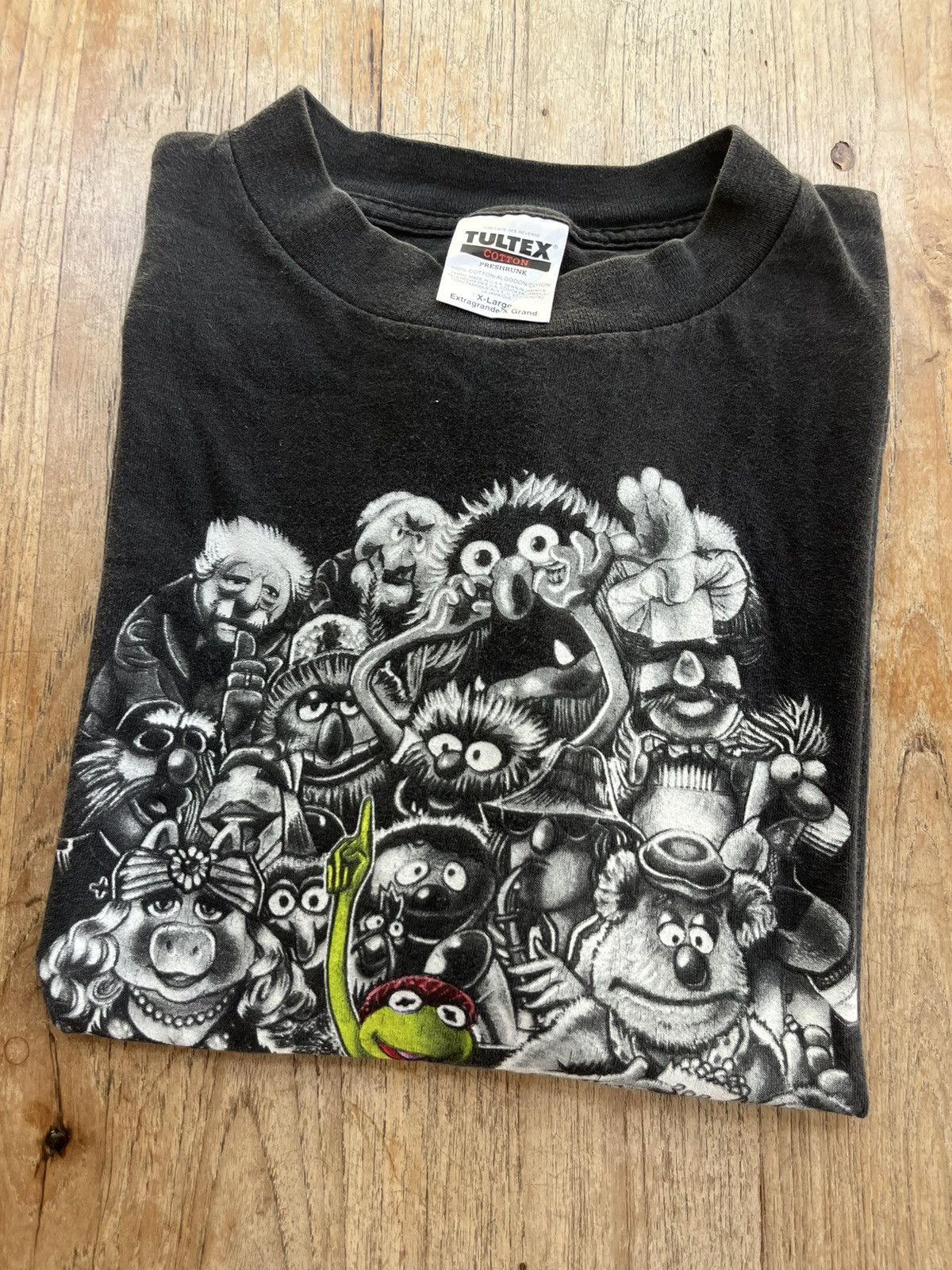 Vintage Vtg JIM HENSON Family 90’s ( Make Boxy style) Tshirt Size US XL / EU 56 / 4 - 1 Thumbnail