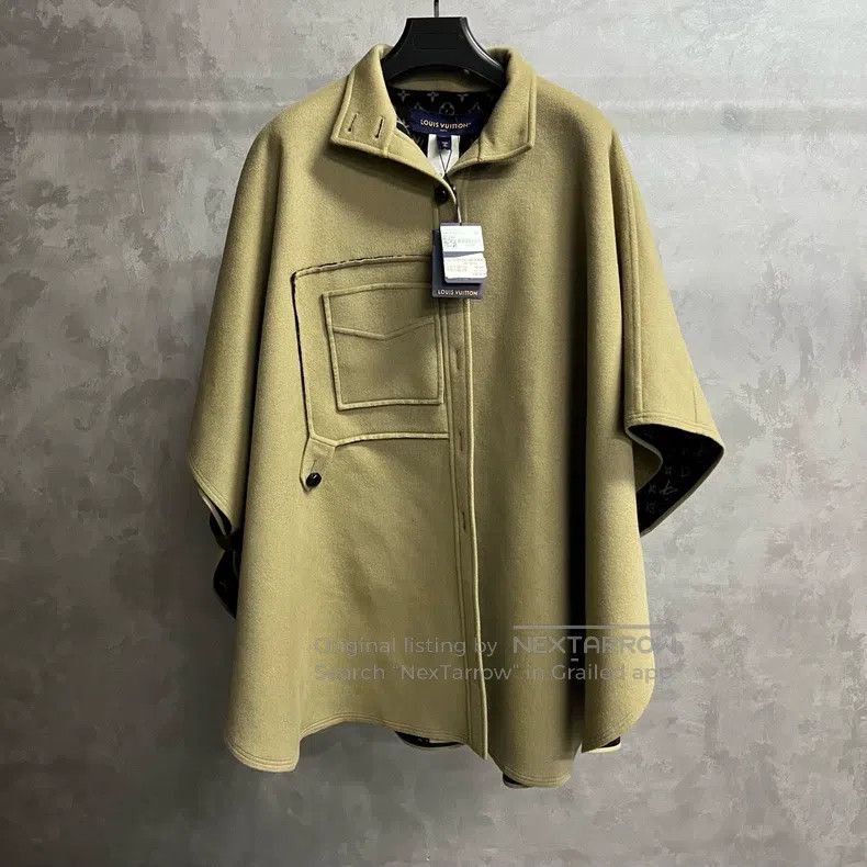 Louis Vuitton Louis Vuitton Sea Beige Solid Turtleneck Single Breasted C Size M / US 6-8 / IT 42-44 - 1 Thumbnail